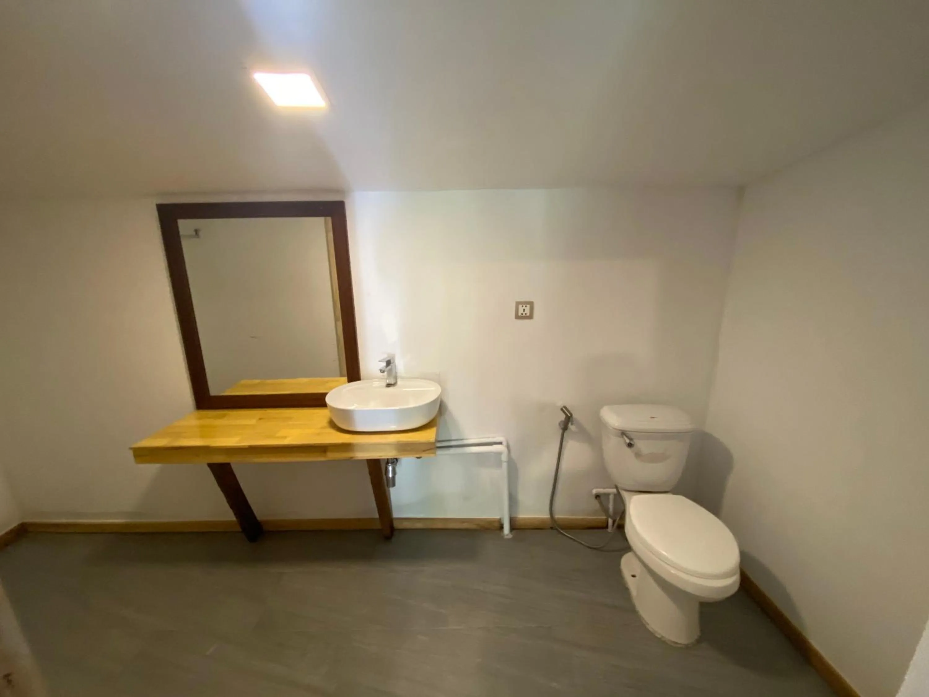 Toilet in Mad Monkey Koh Rong