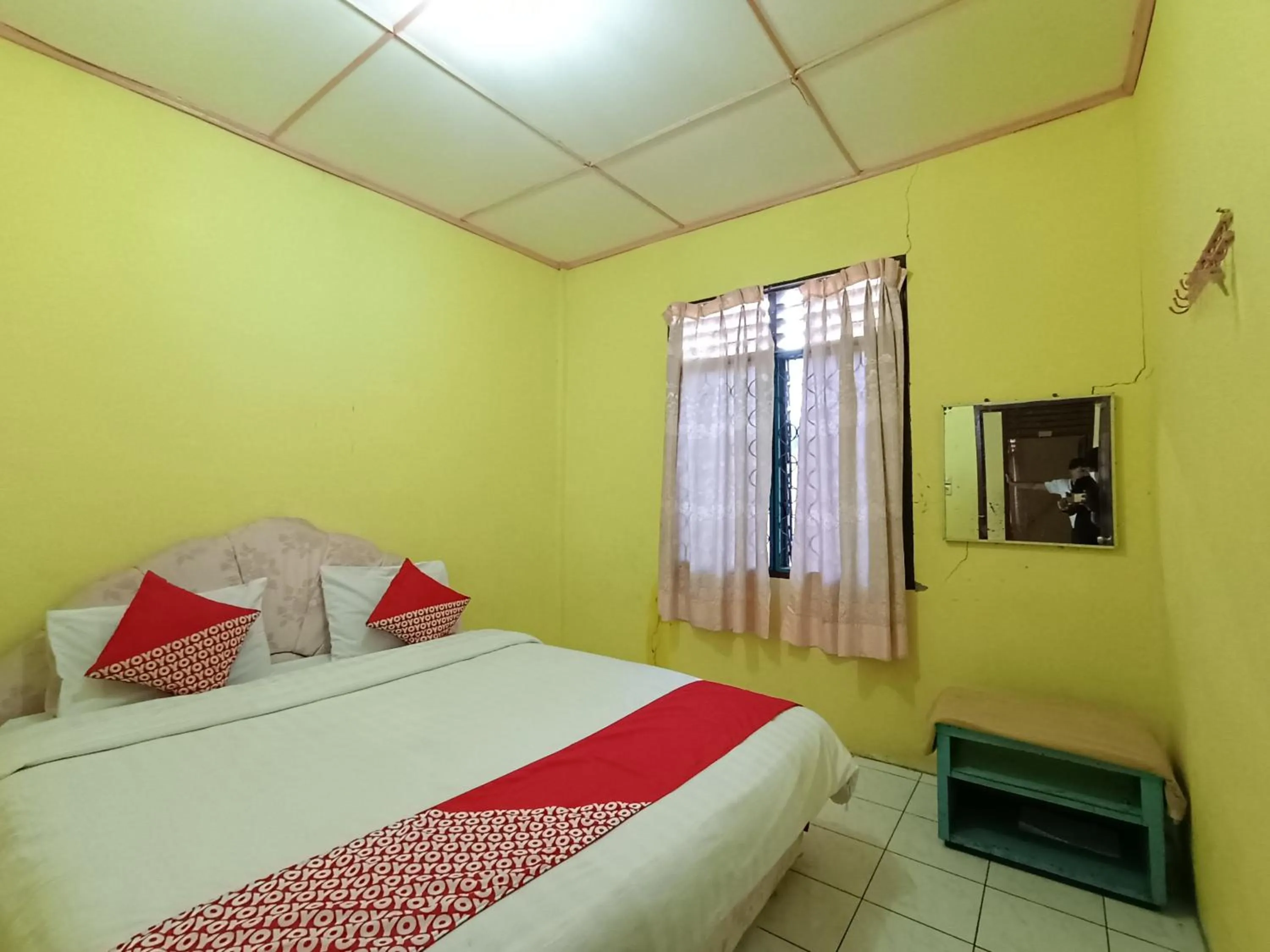 Bedroom, Bed in Hotel O Penginapan & Villa Sirait