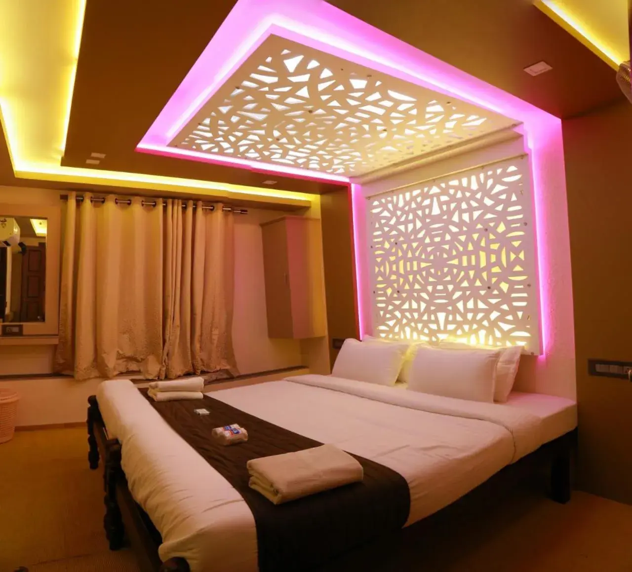 Bedroom, Bed in Kerala Boathouse Bedroom, Bed in Kerala Boathouse