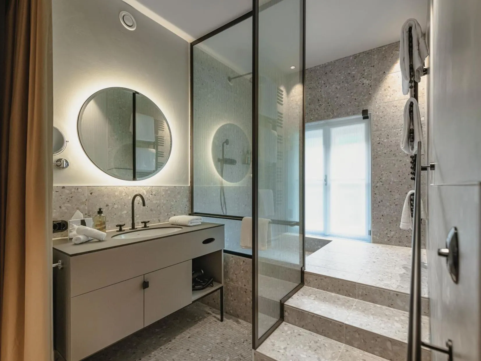 Shower in Urban Nature Bad Gastein - Badeschloss