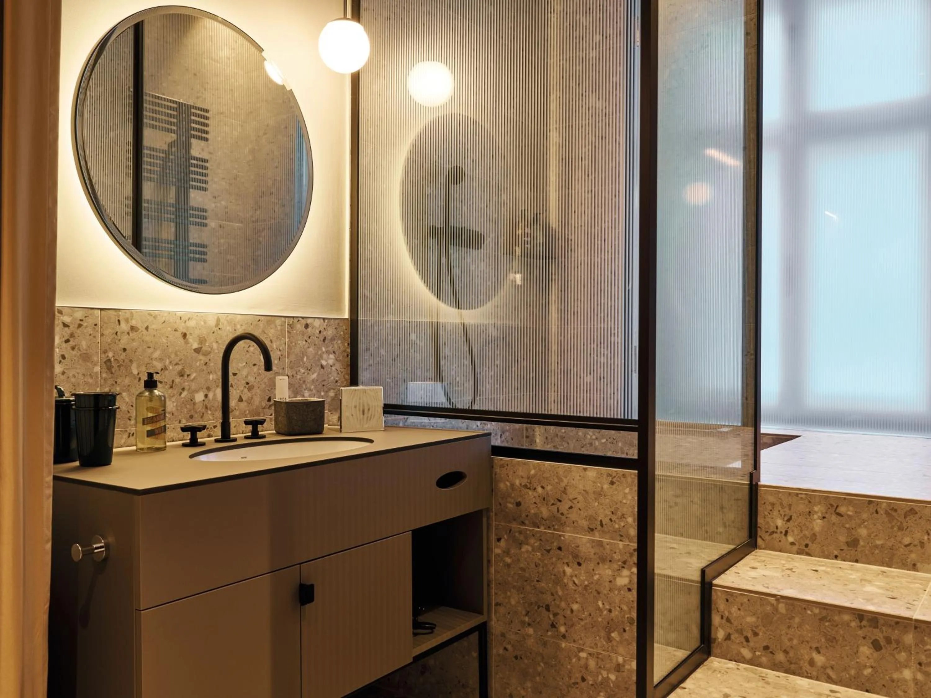 Shower in Urban Nature Bad Gastein - Badeschloss