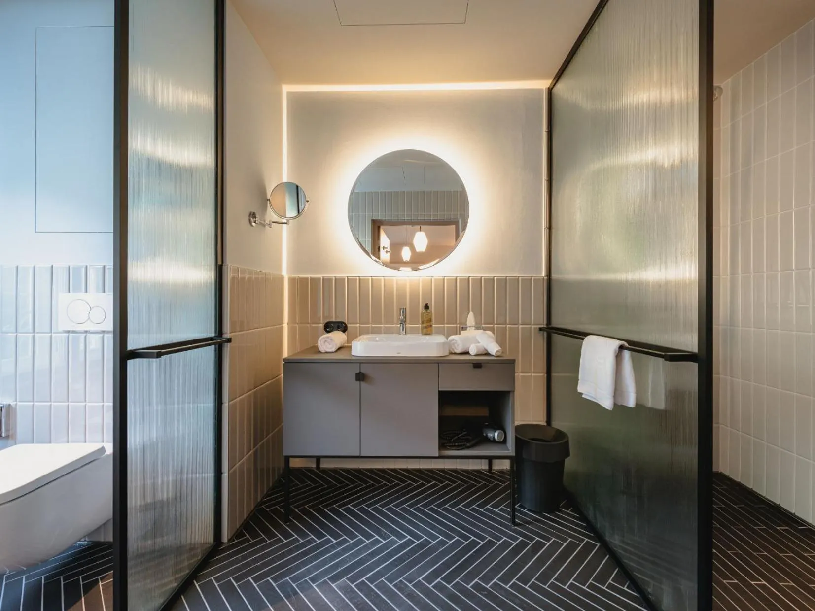 Bathroom, Bed in Urban Nature Bad Gastein - Badeschloss