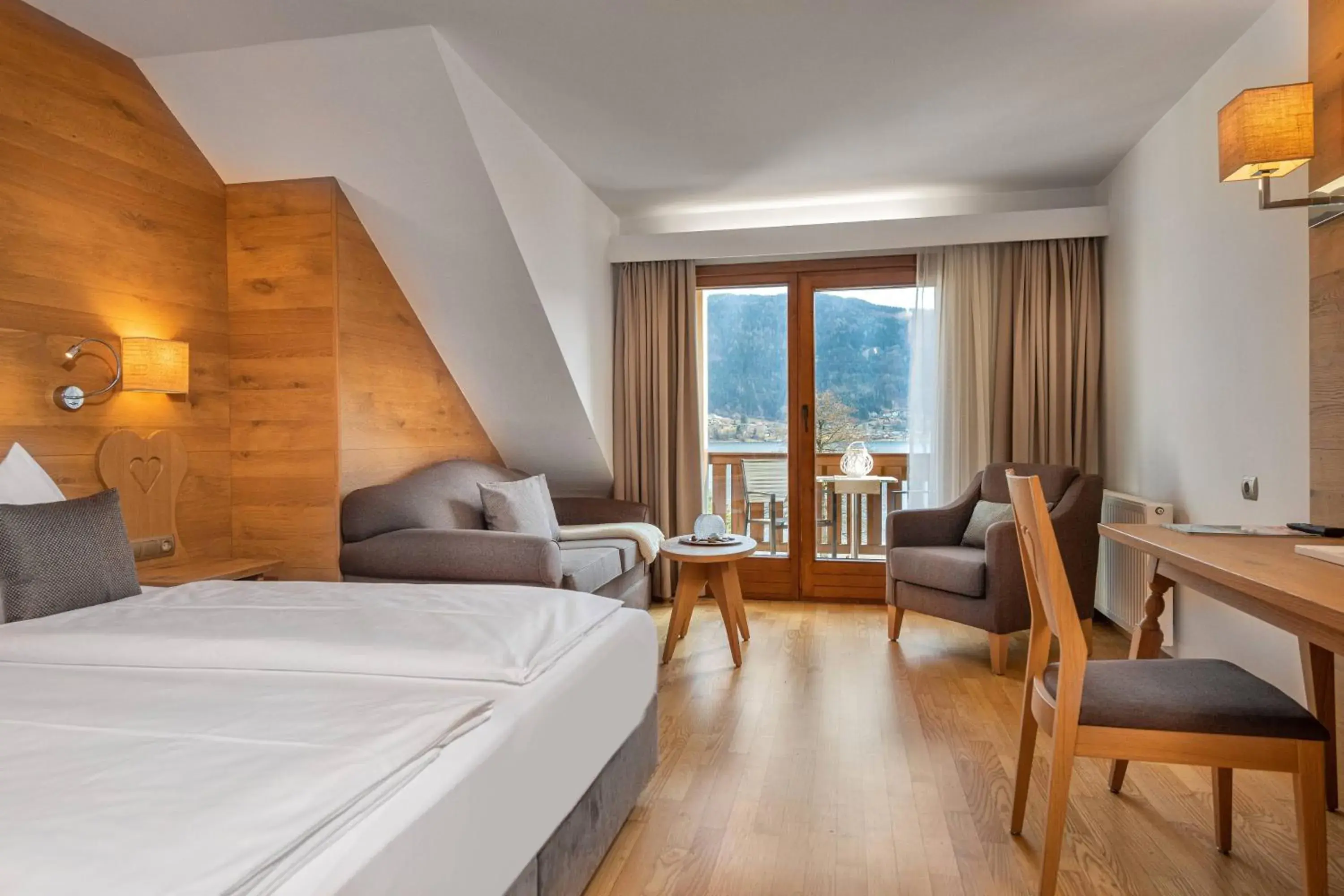 Double Room with Mountain View and Balcony in Seehotel Urban Double Room with Mountain View and Balcony in Seehotel Urban