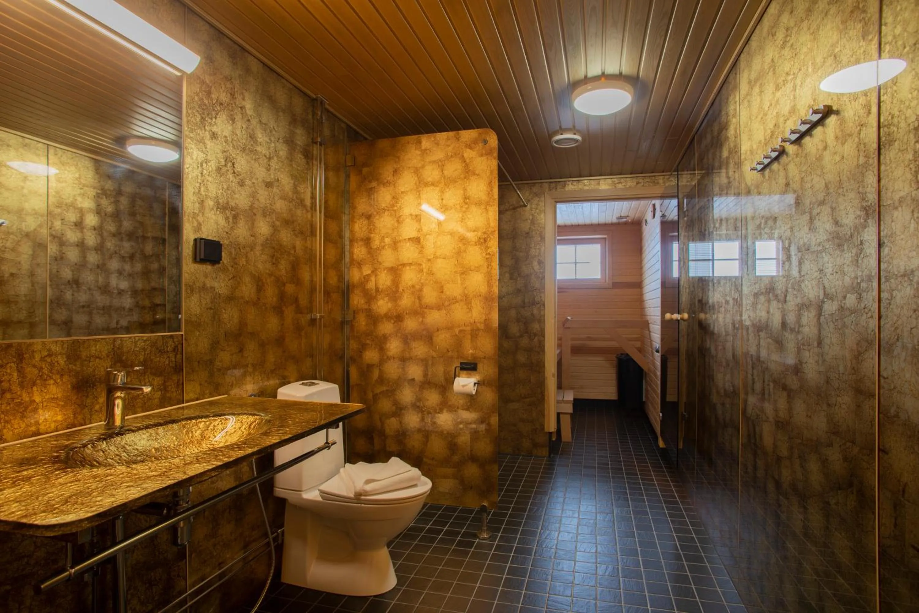 Shower in Utsjoki Arctic Resort