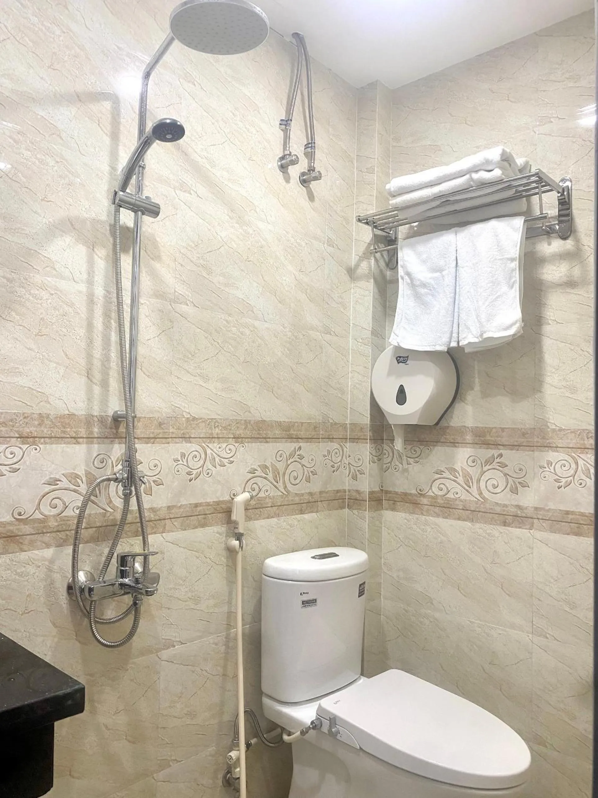 Toilet in Shine Hotel