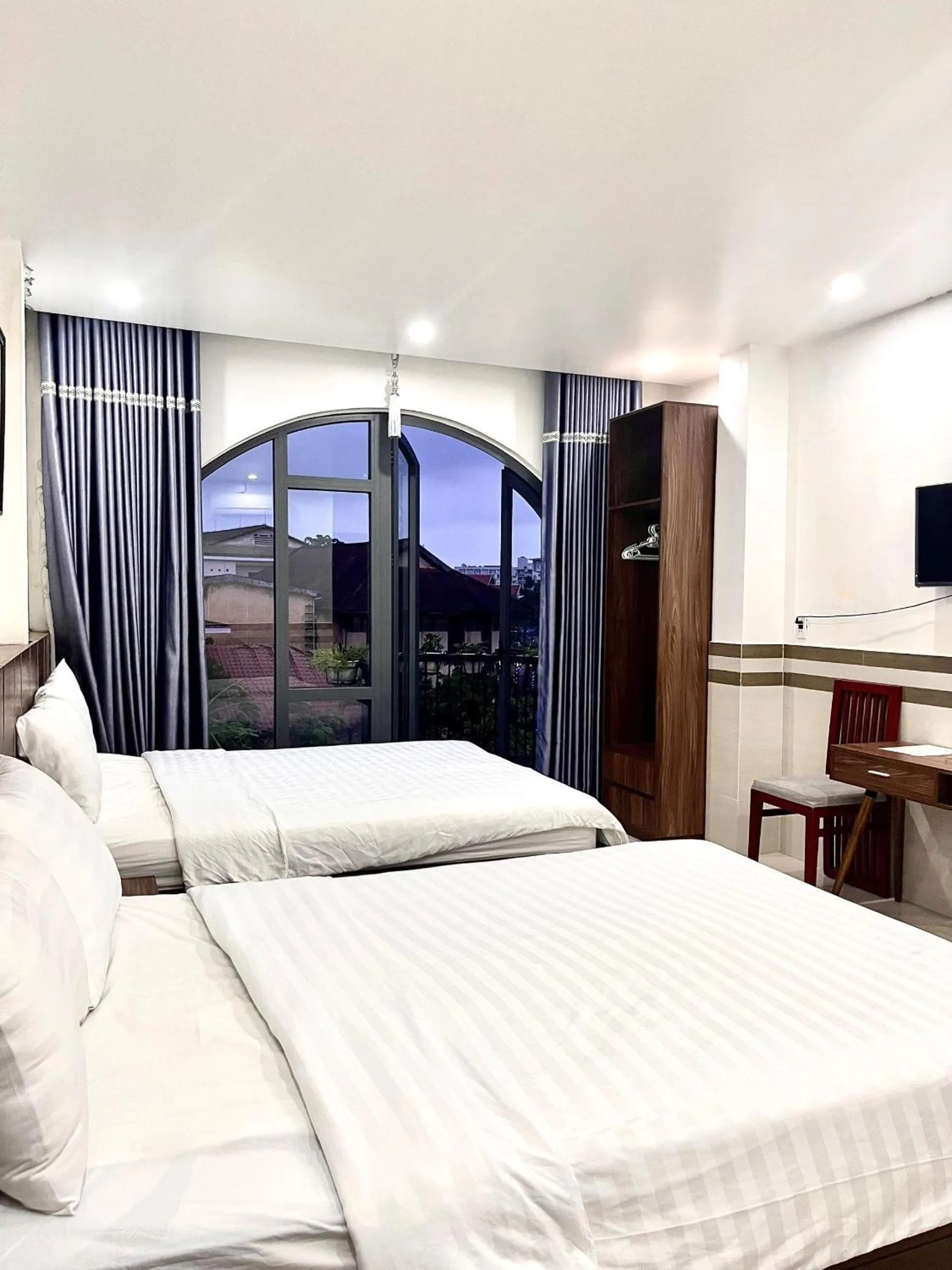 View (from property/room), Bed in Shine Hotel