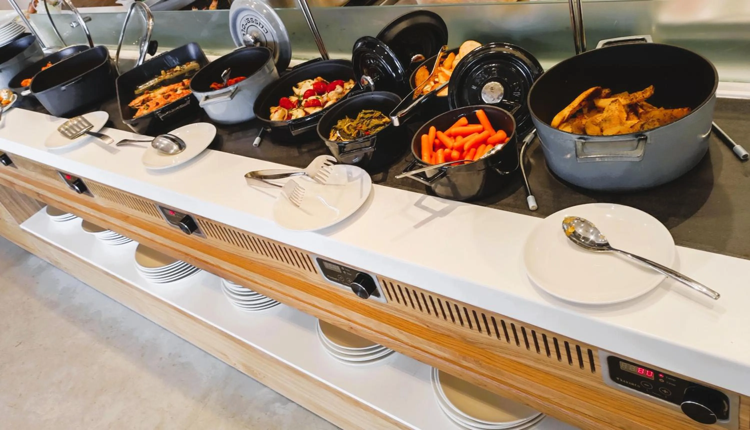 Restaurant/places to eat in Helios Beach Hotel & Bungalows