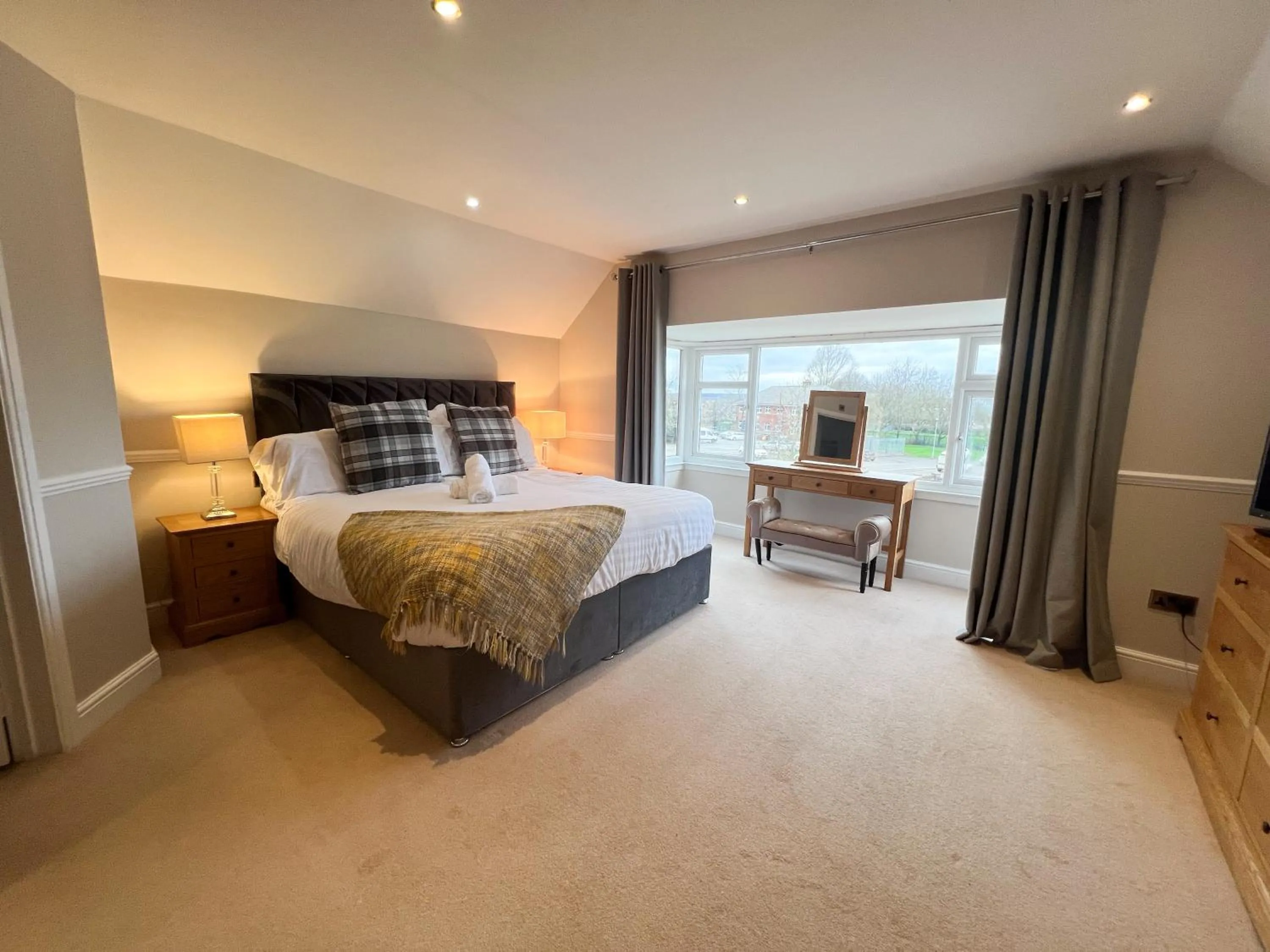 Bedroom, Bed in Beldon House