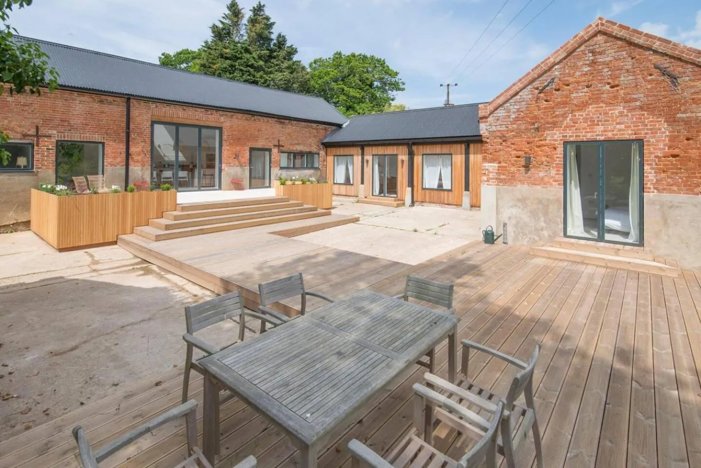 Simple Coastal Luxury near Southwold sleeps 10