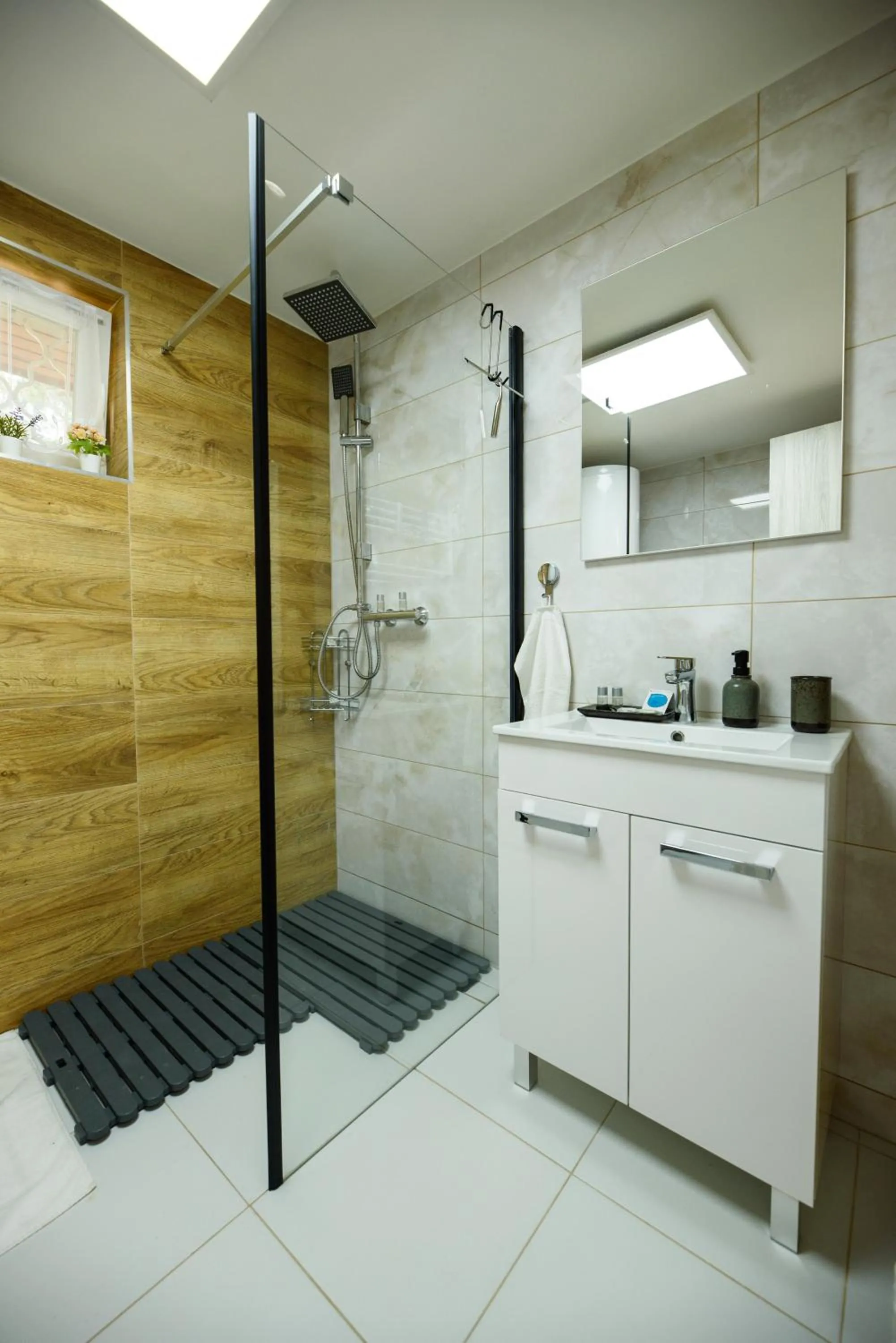 Shower in Emili Apartman Ráckeve