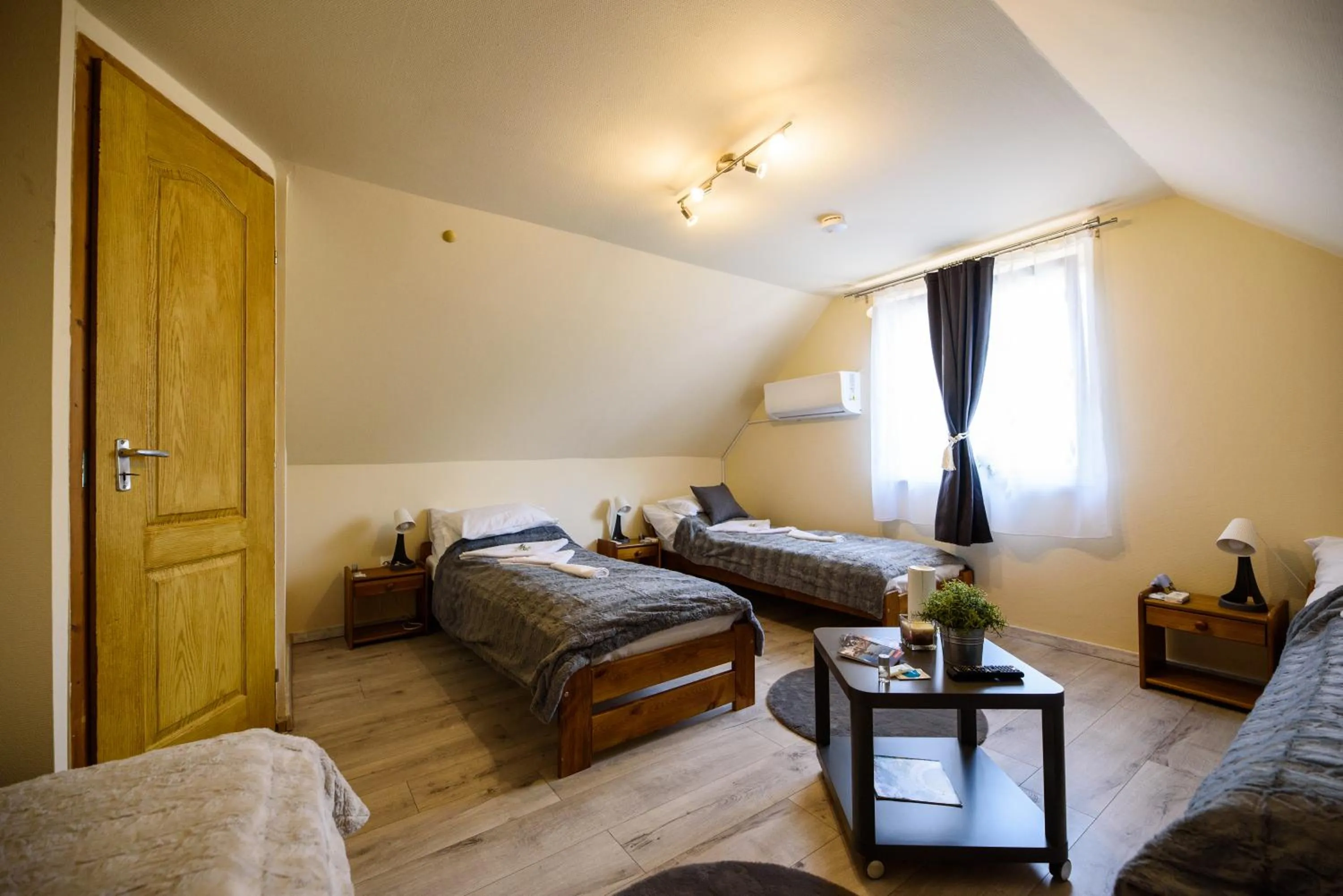 Bedroom, Bed in Emili Apartman Ráckeve