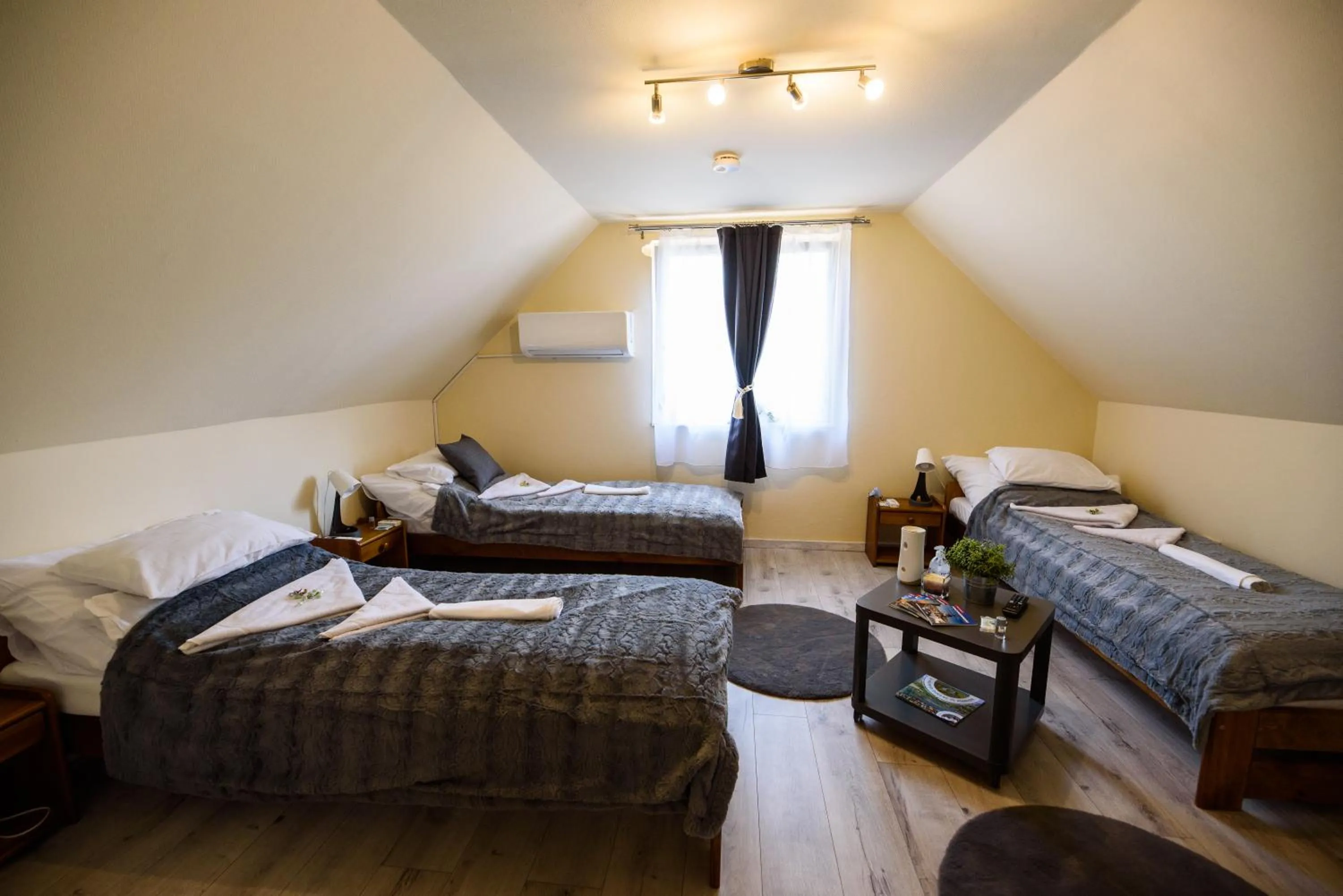 Bedroom, Bed in Emili Apartman Ráckeve