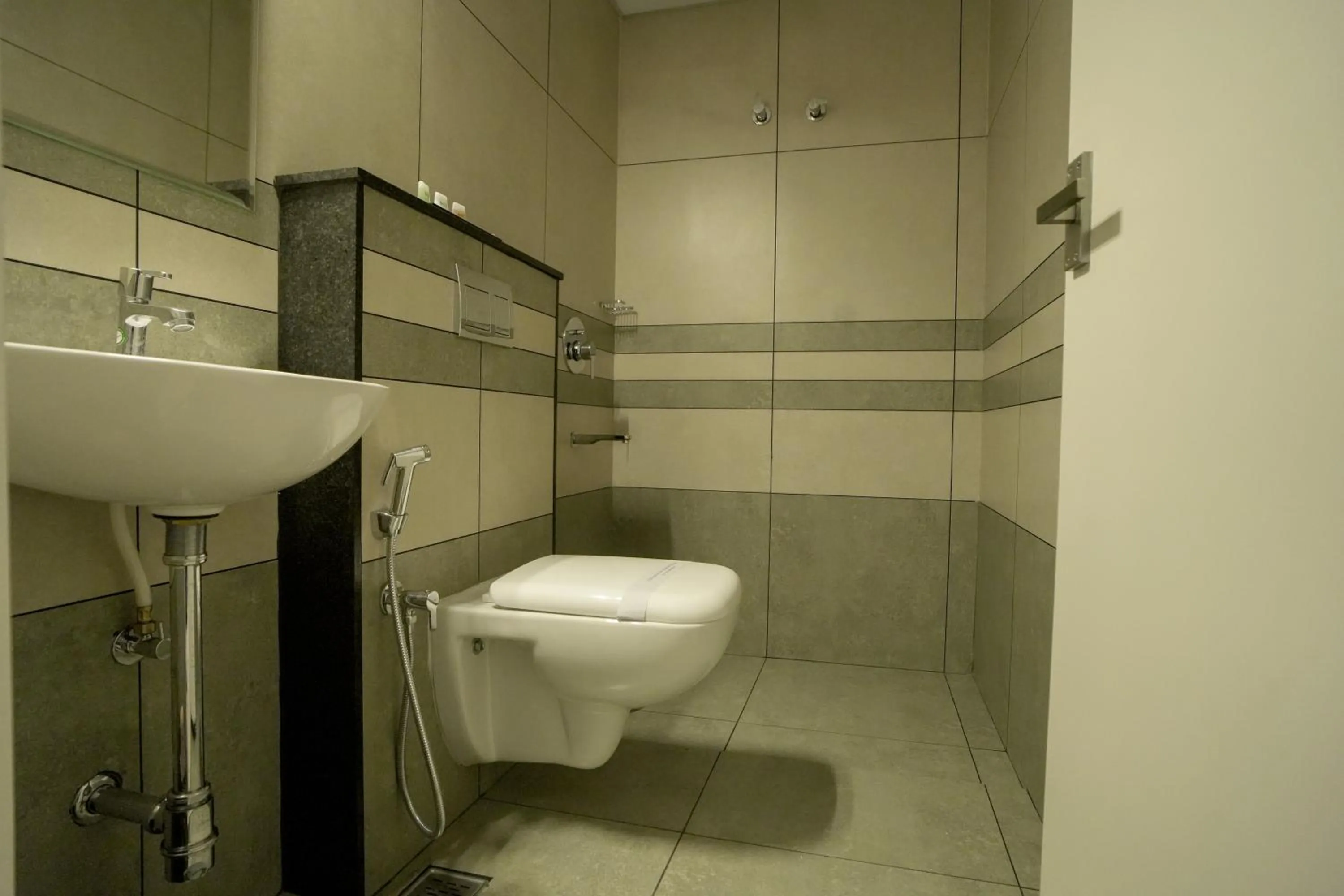 Toilet in Sulu Residency