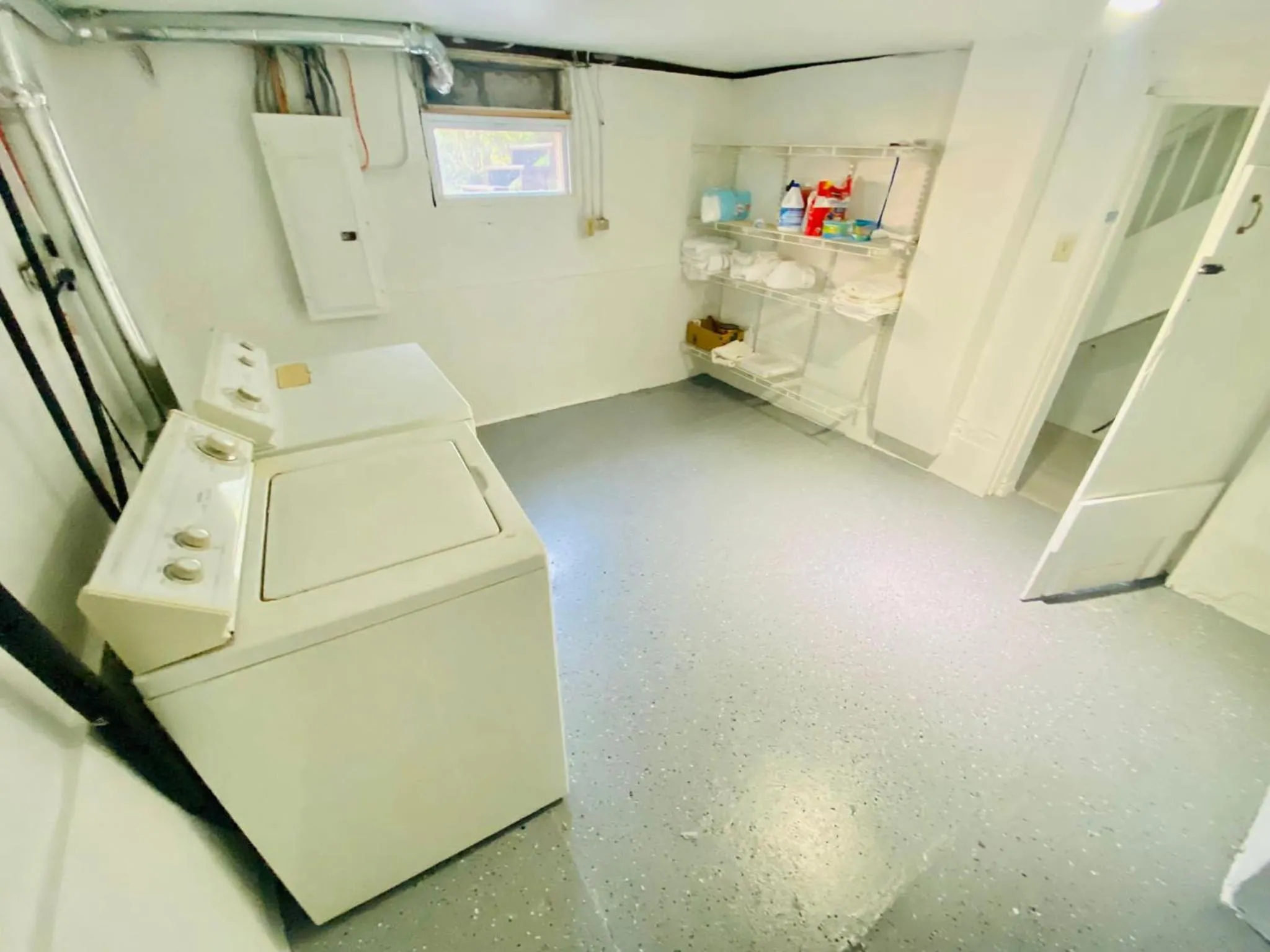 Cheerful 3 Bedroom Home, Walk To Uvastadium