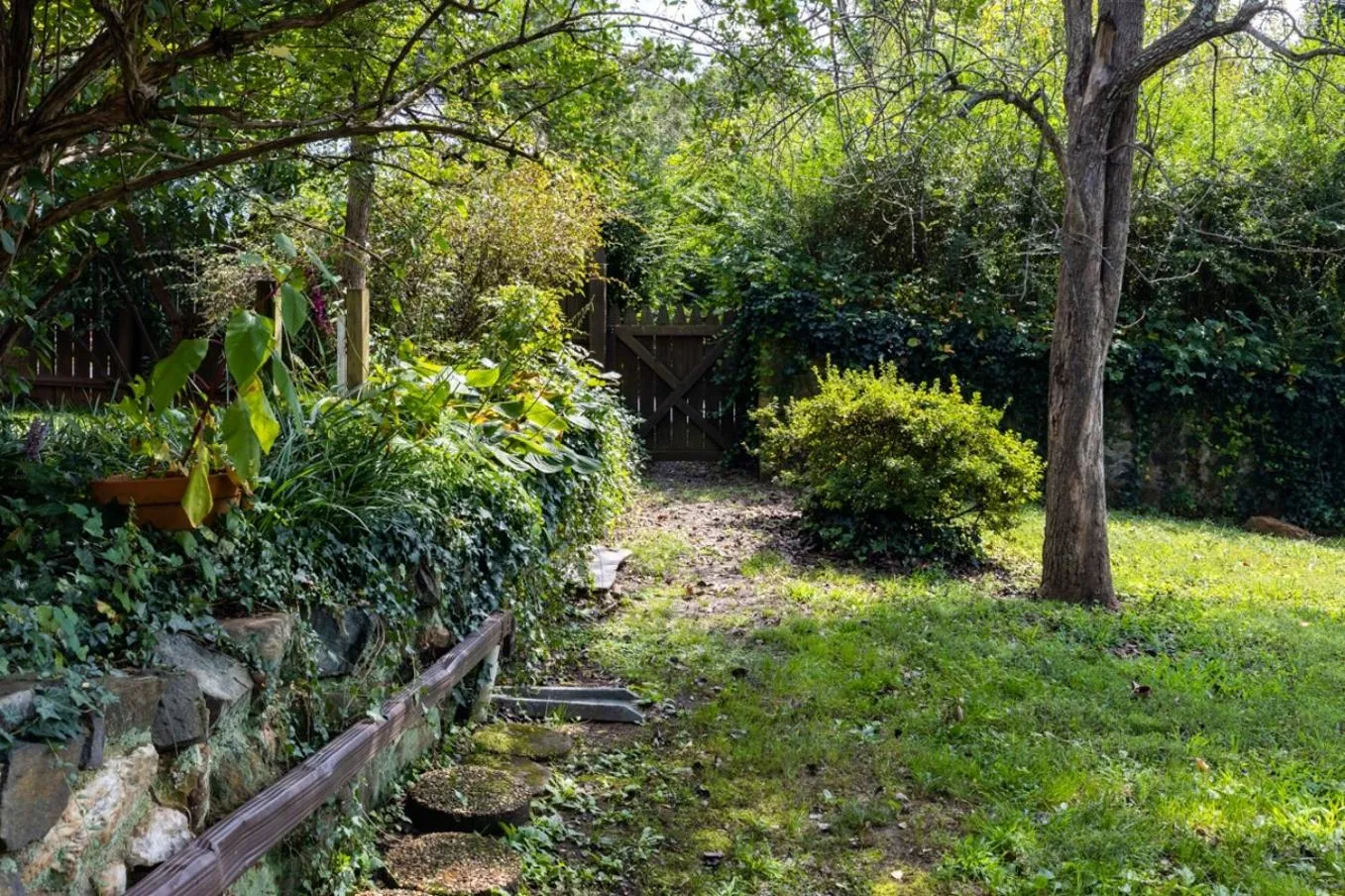 Cheerful 3 Bedroom Home, Walk To Uvastadium