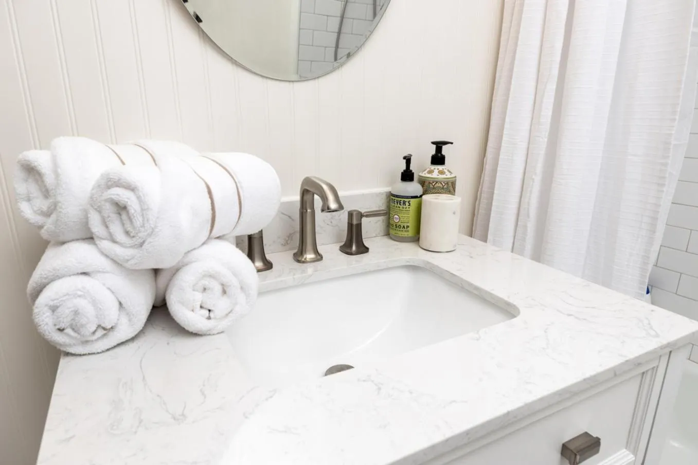 Cheerful 3 Bedroom Home, Walk To Uvastadium