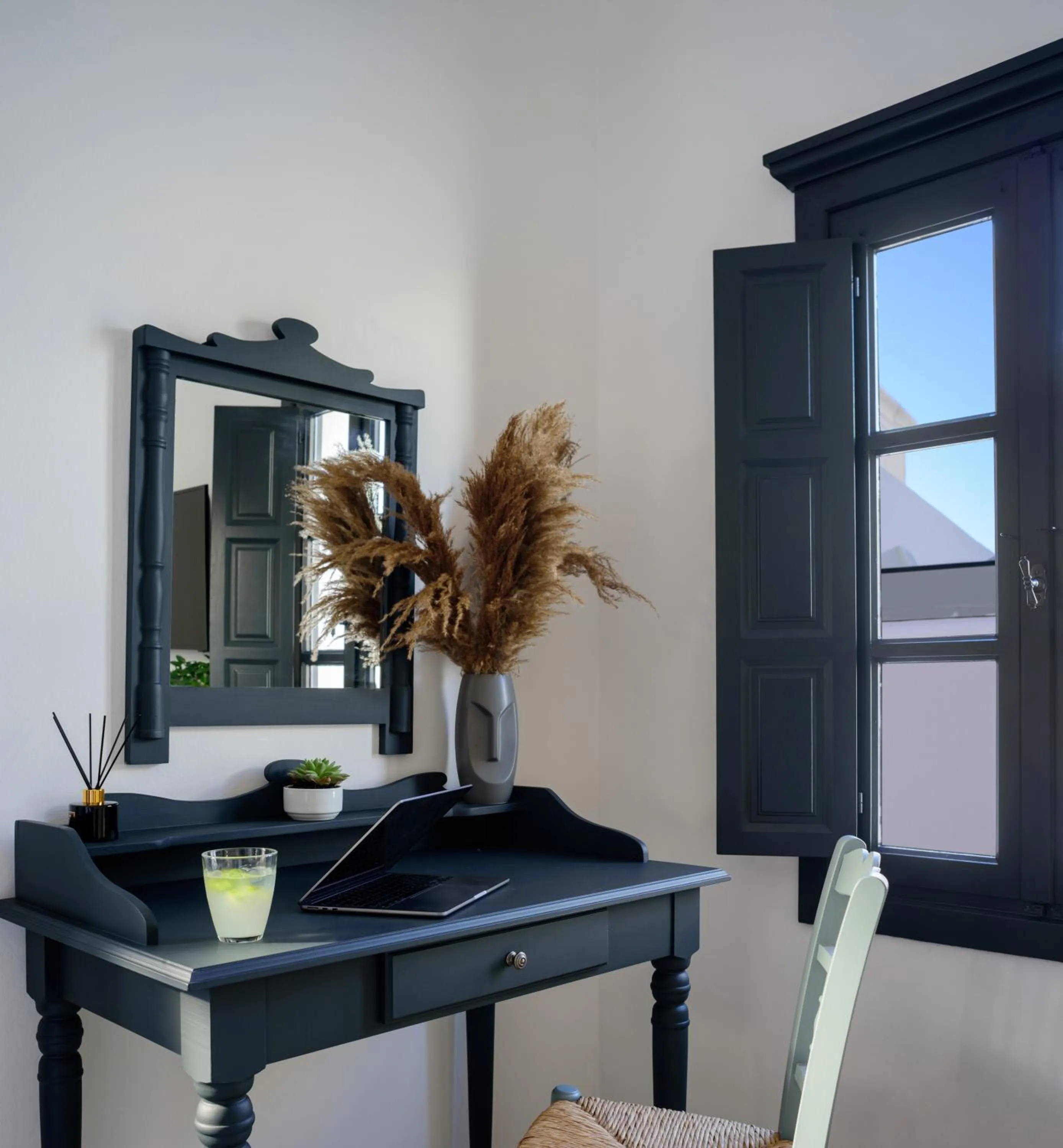 Decorative detail in Firalia, Casa in Rock Suites