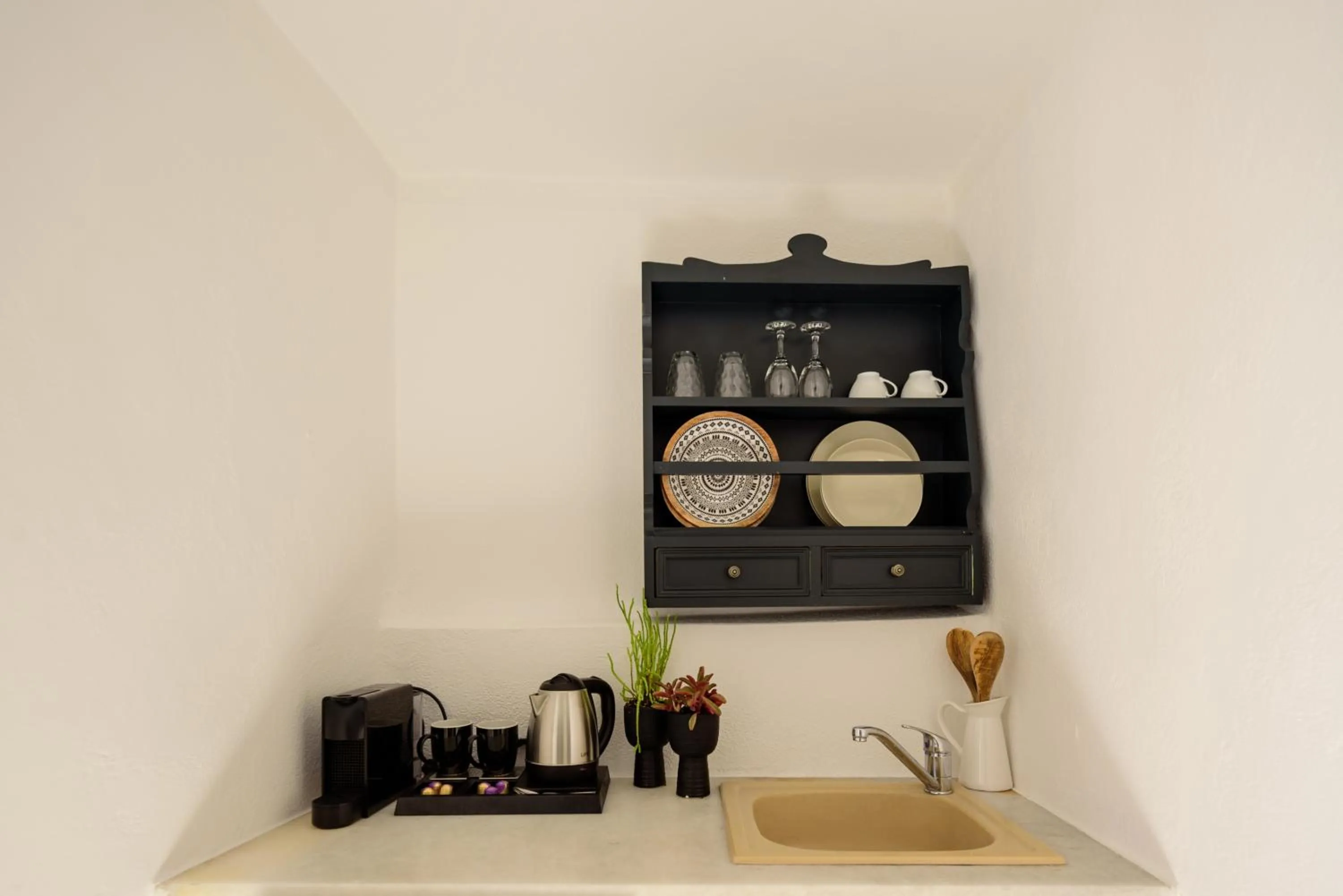 Coffee/tea facilities in Firalia, Casa in Rock Suites