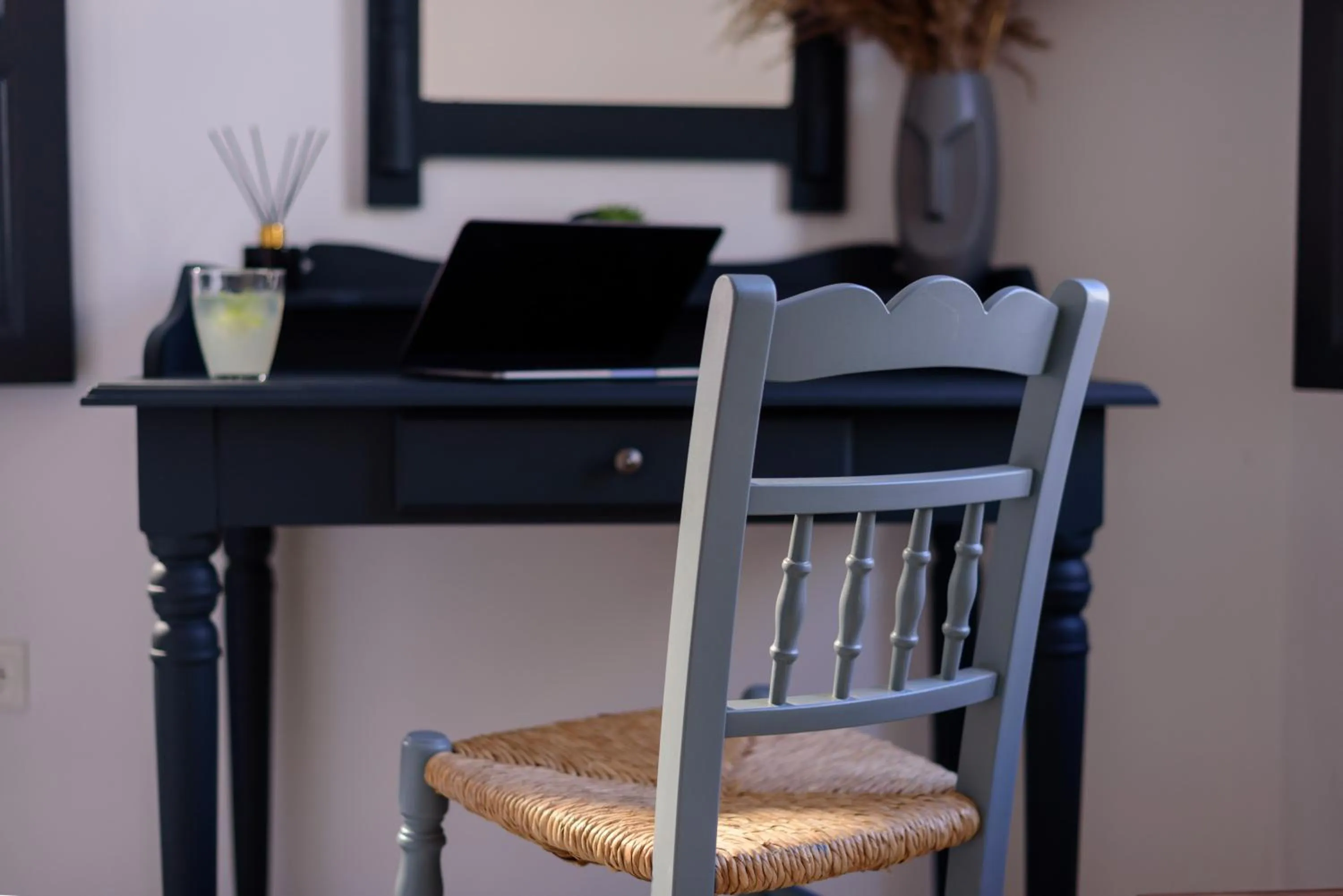 Decorative detail in Firalia, Casa in Rock Suites