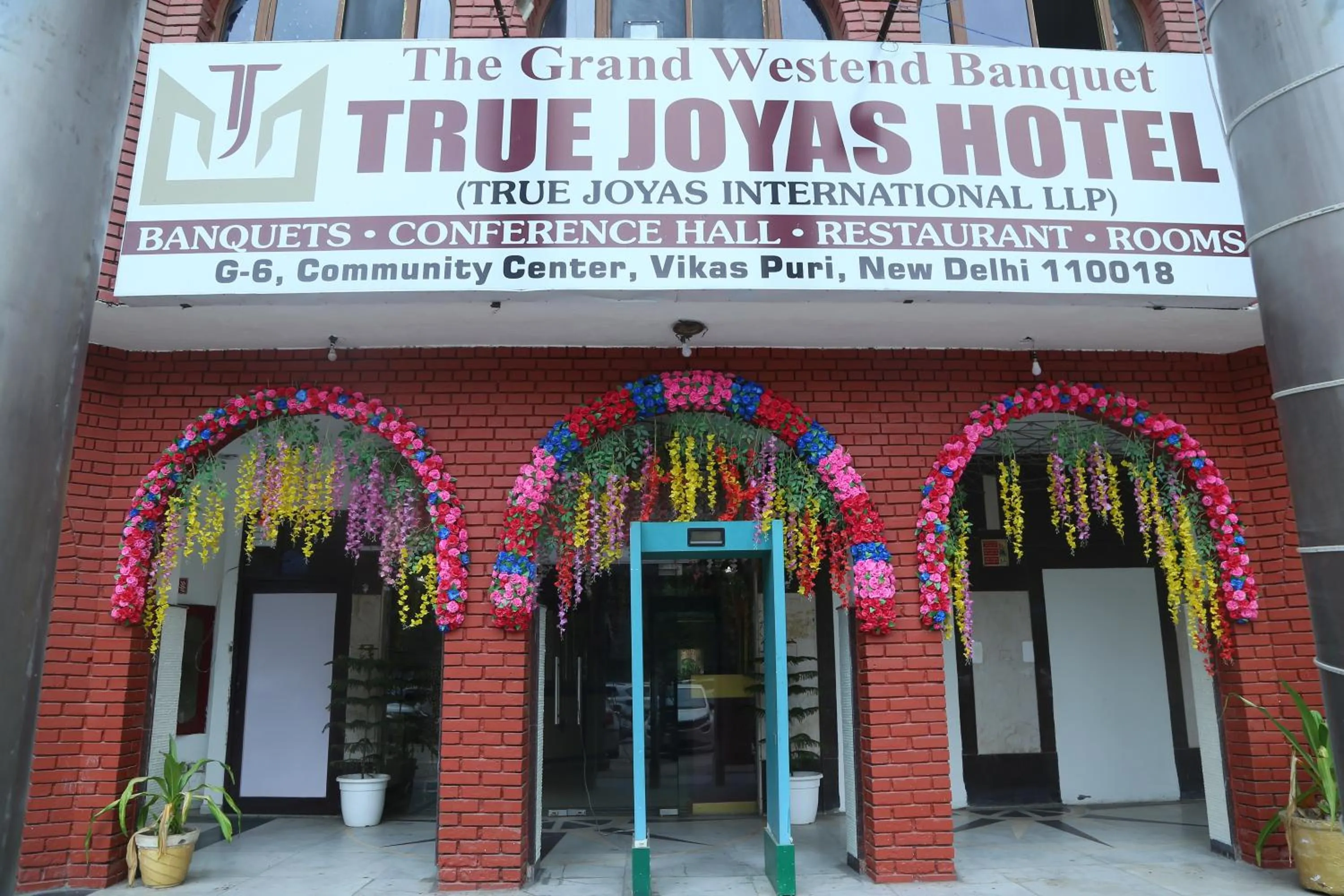 Facade/entrance in Mela by Aurelia Heaven