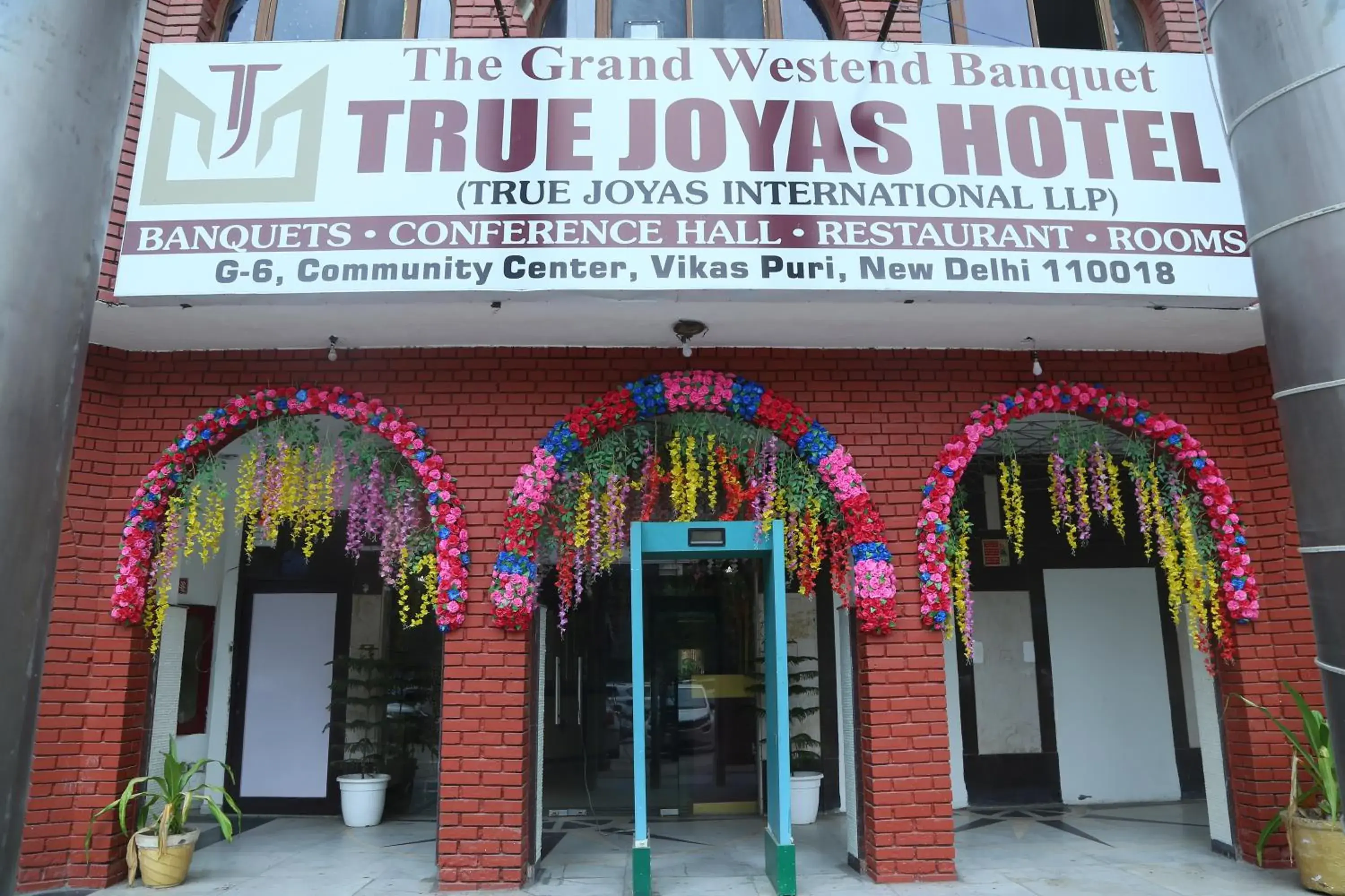 Facade/entrance in Mela by Aurelia Heaven Facade/entrance in Mela by Aurelia Heaven