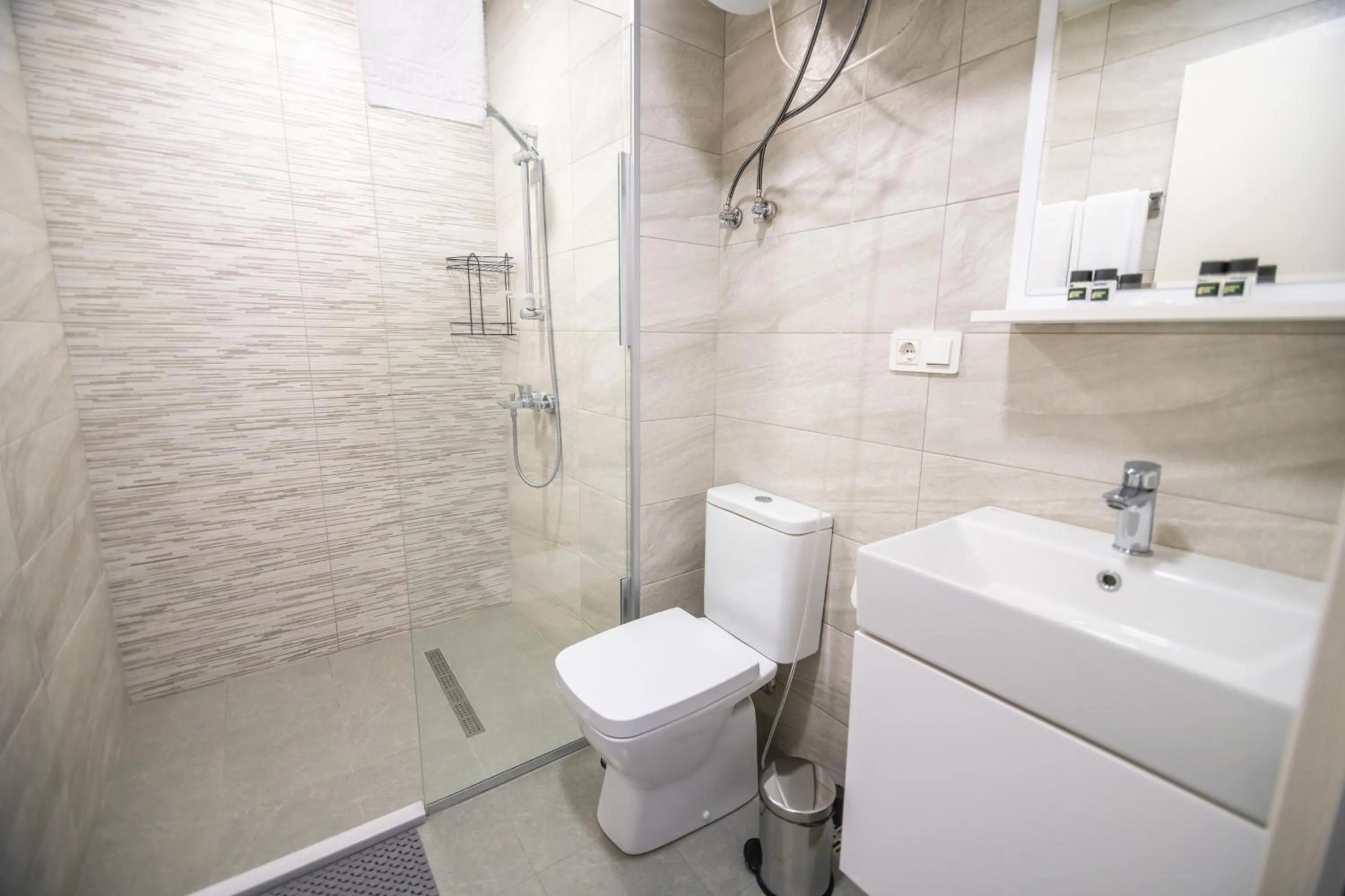 Shower in Green Side Apart Hotel