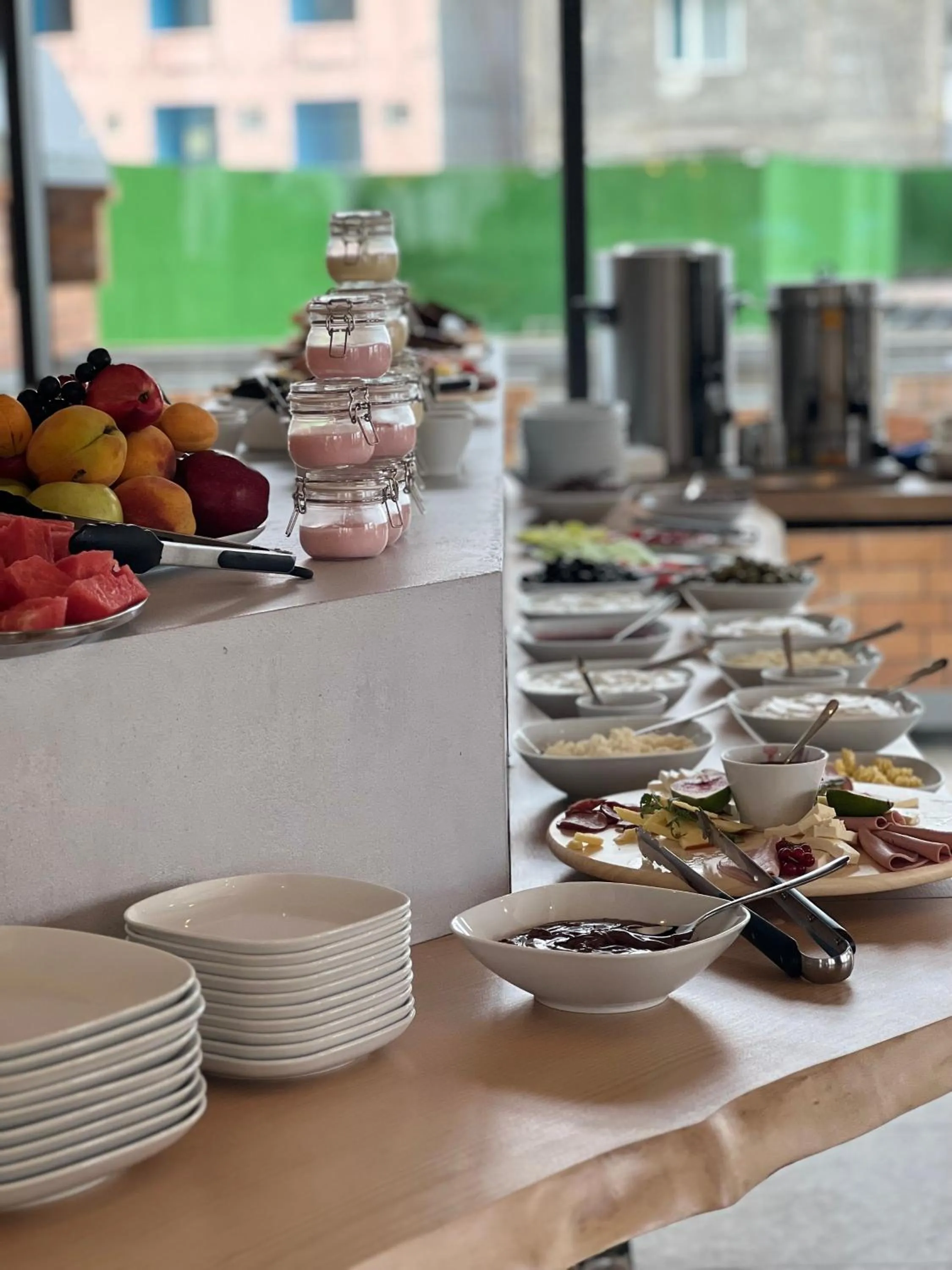 Restaurant/places to eat in Green Side Apart Hotel