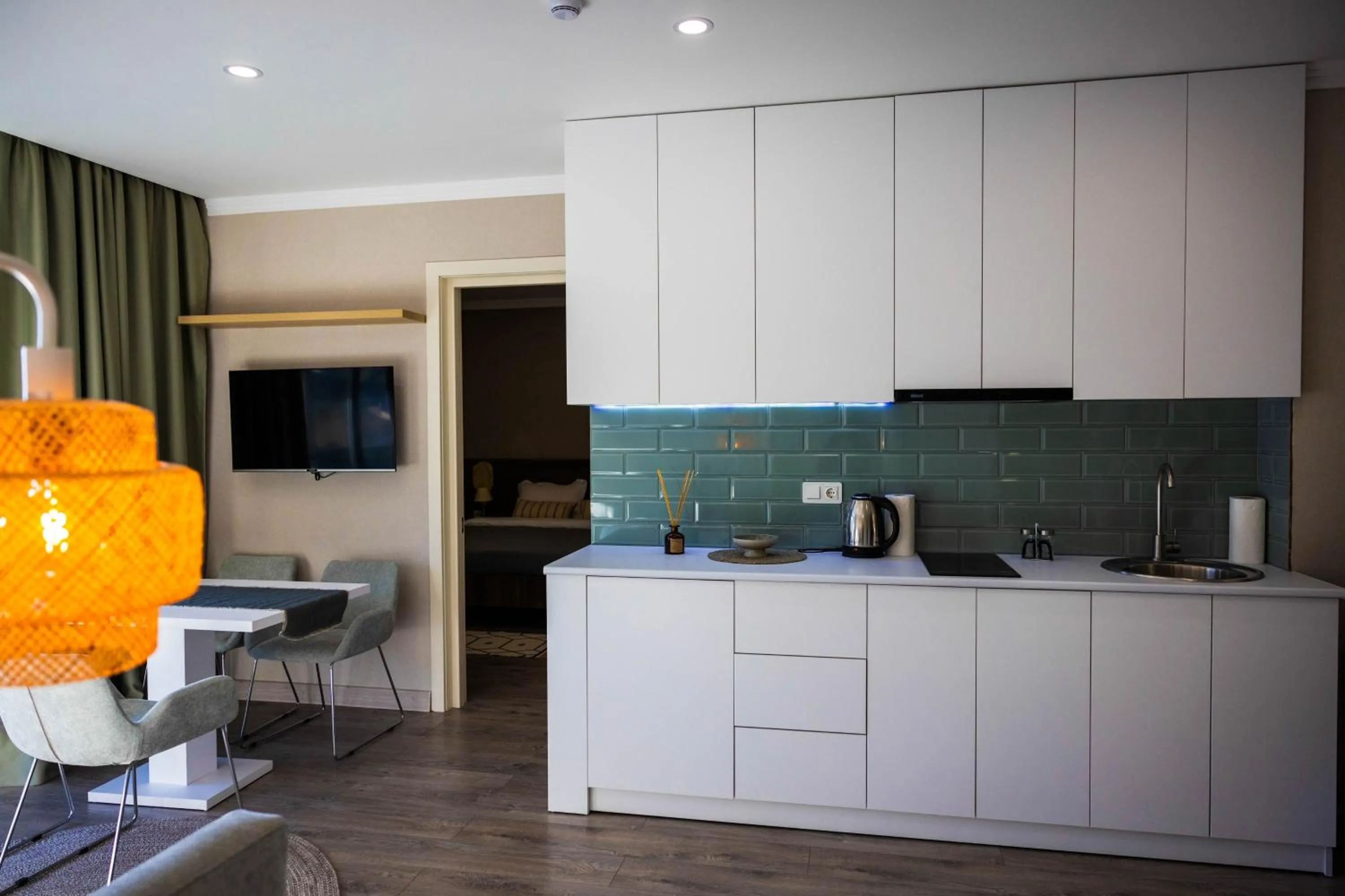 Kitchen or kitchenette in Green Side Apart Hotel