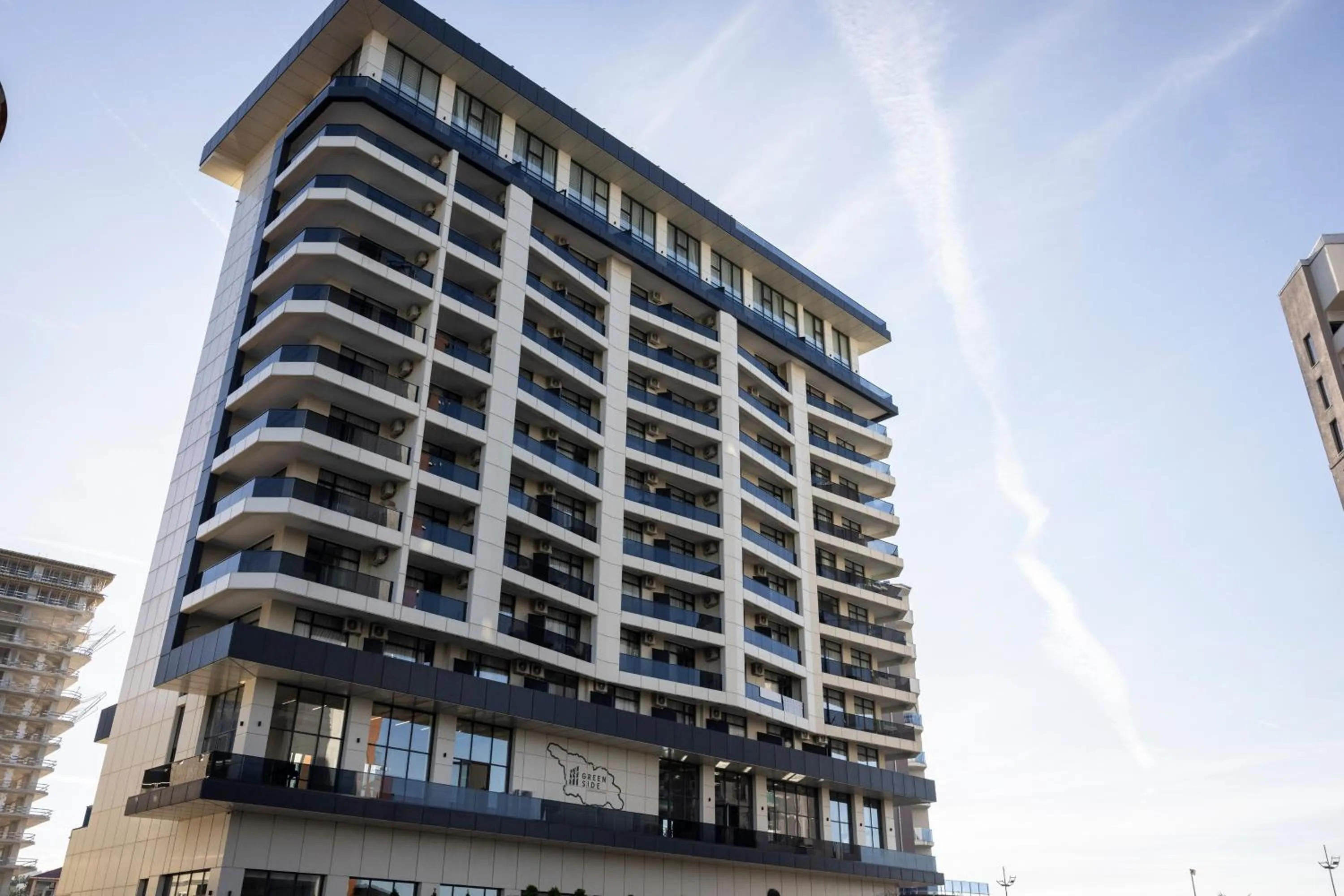 Property building in Green Side Apart Hotel