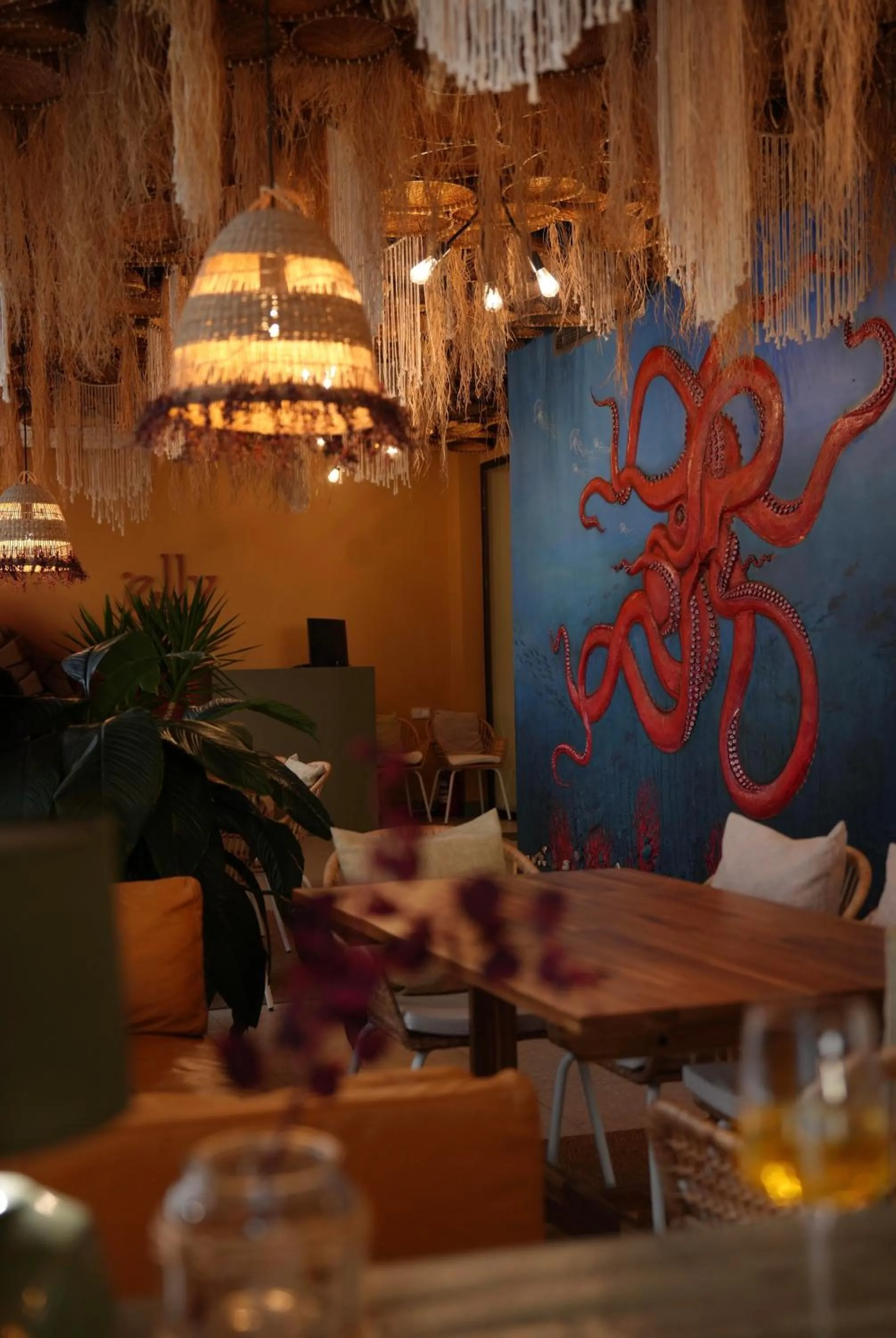 Restaurant/places to eat in Green Side Apart Hotel