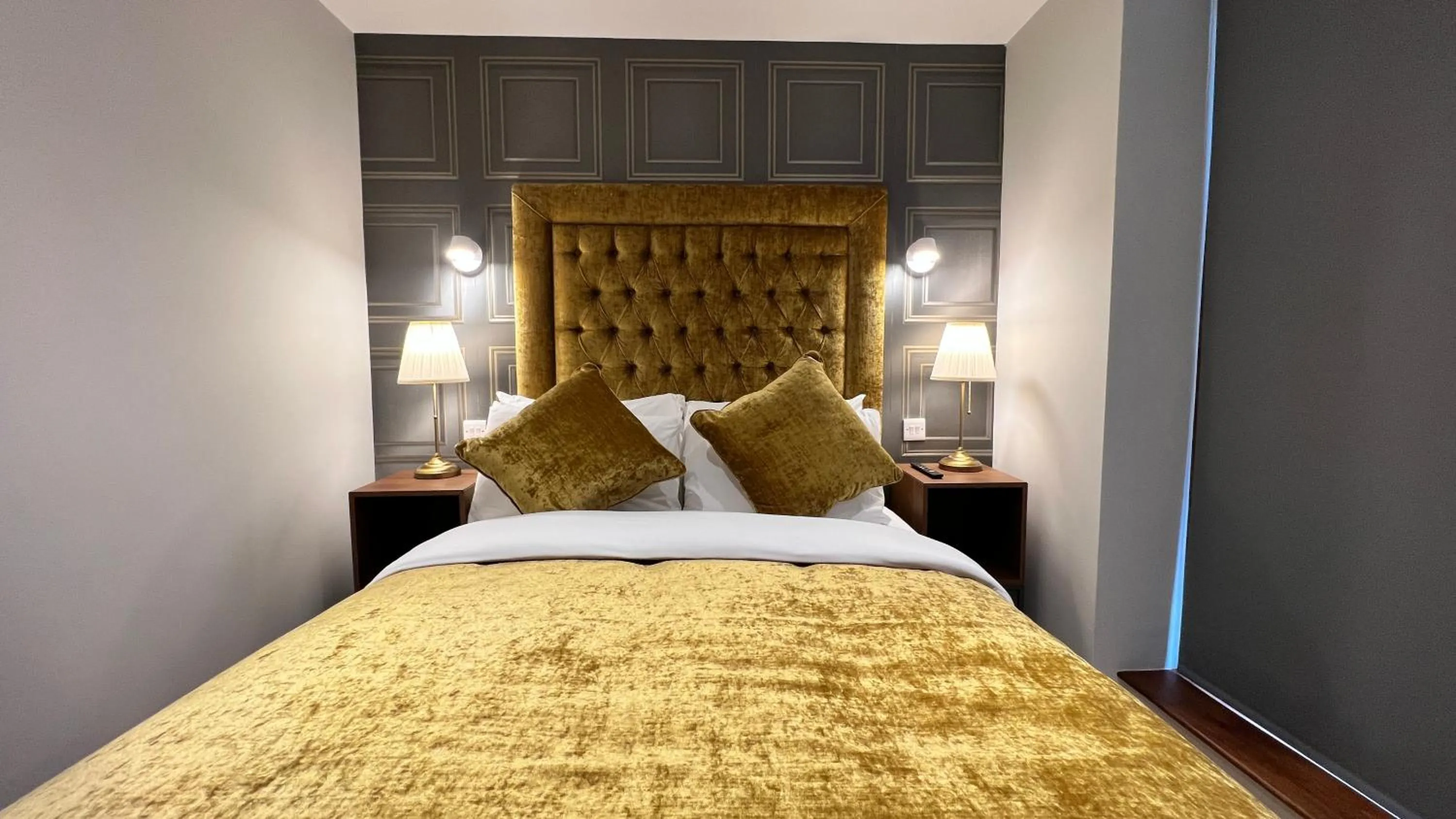 Bedroom, Bed in Merrion Square Studios