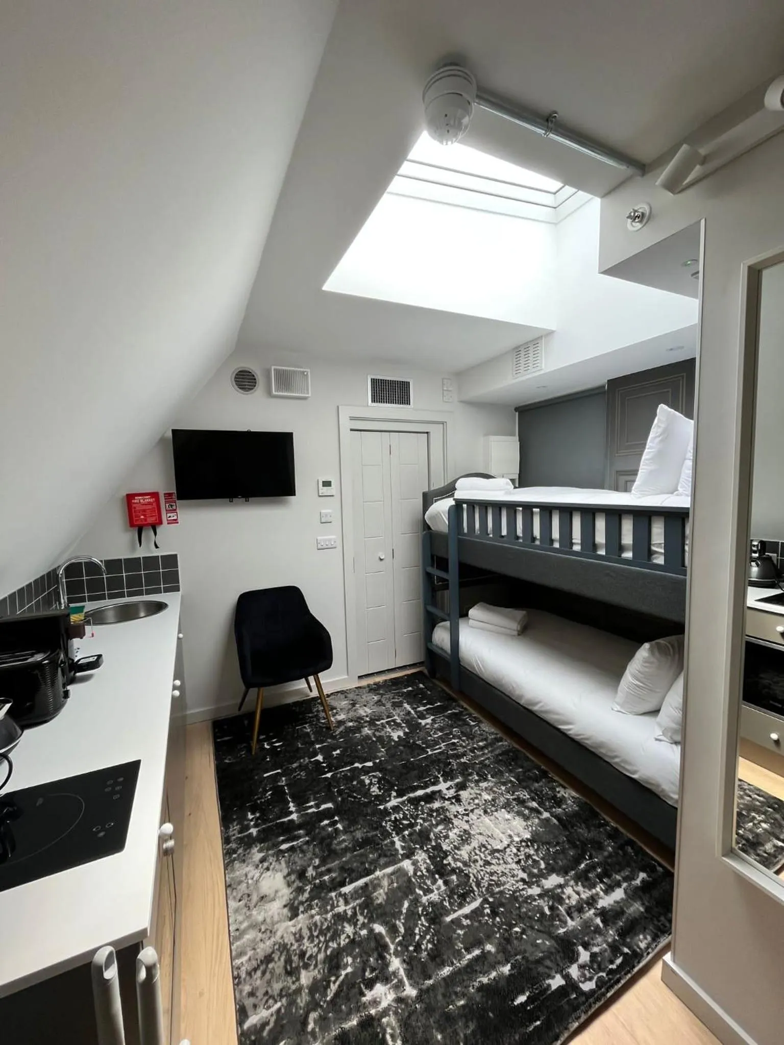 bunk bed, Bed in Merrion Square Studios