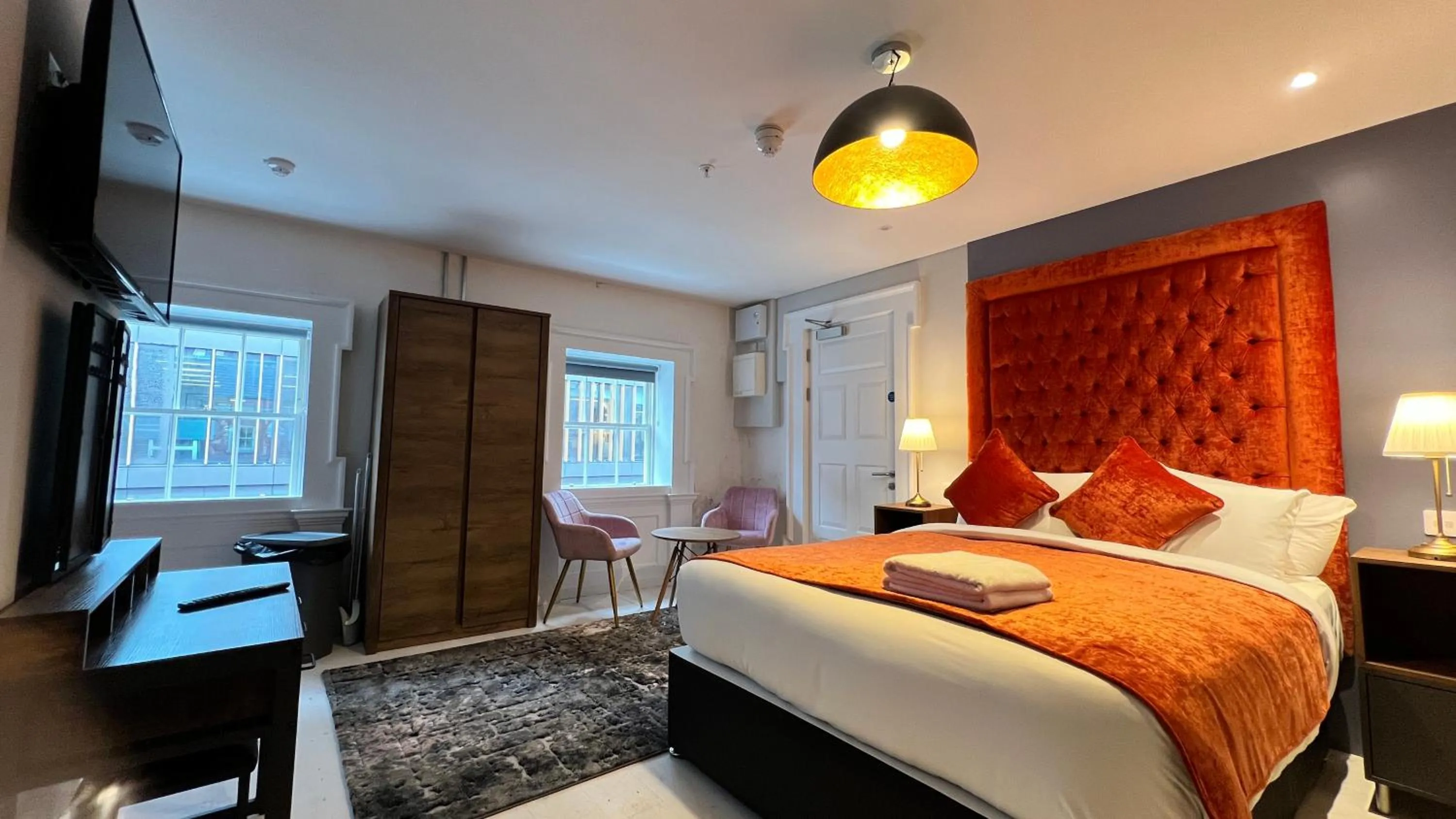 Bedroom, Bed in Merrion Square Studios