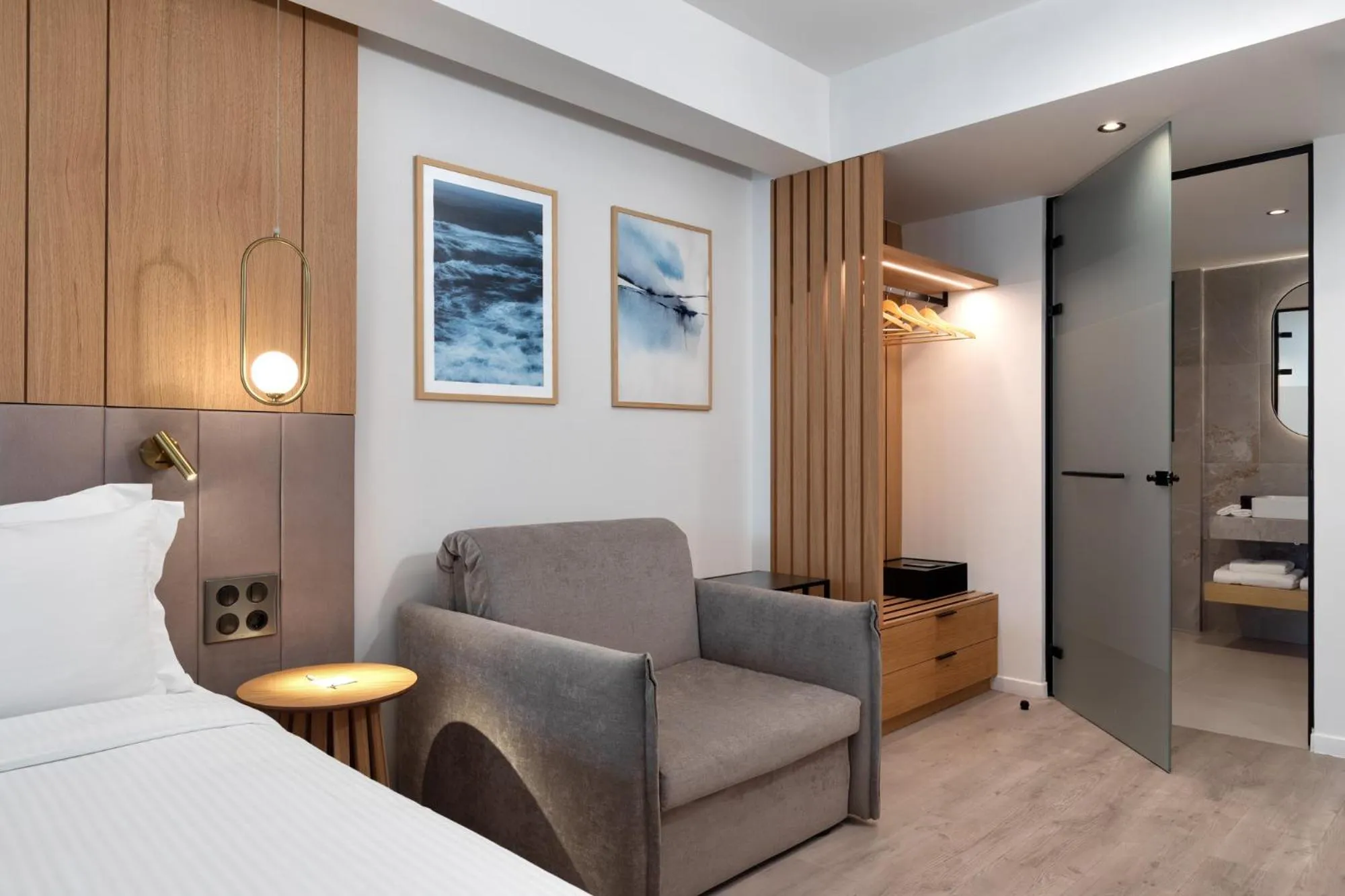 Seating area, Bed in Hilton Garden Inn Athens Syggrou Avenue