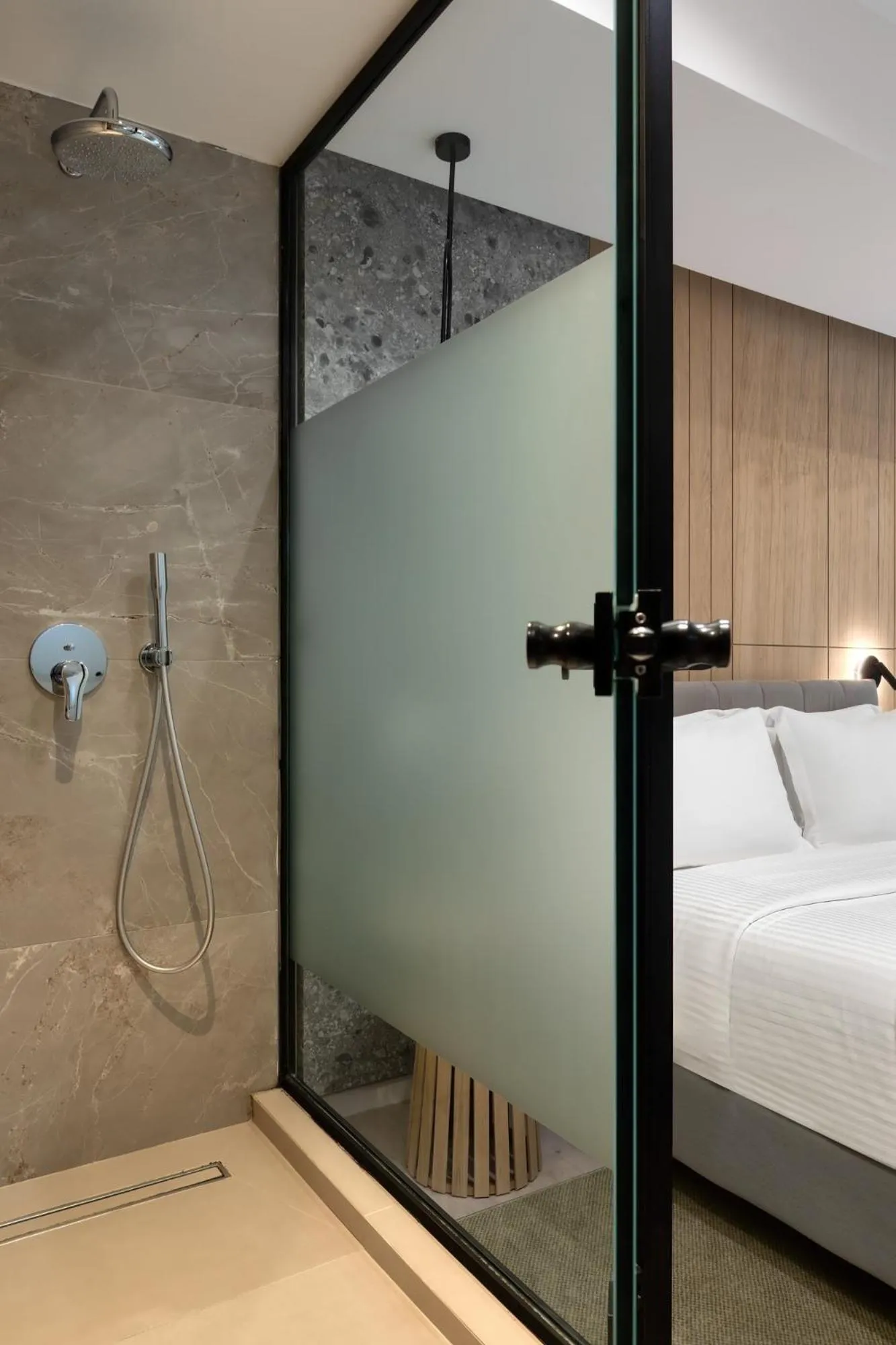 Shower, Bed in Hilton Garden Inn Athens Syggrou Avenue