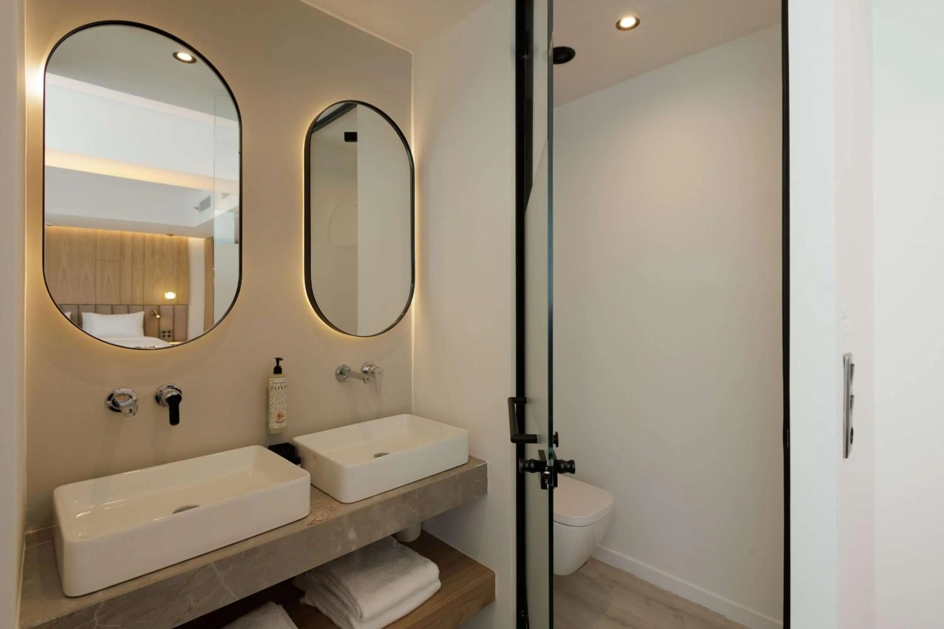 Bathroom in Hilton Garden Inn Athens Syggrou Avenue