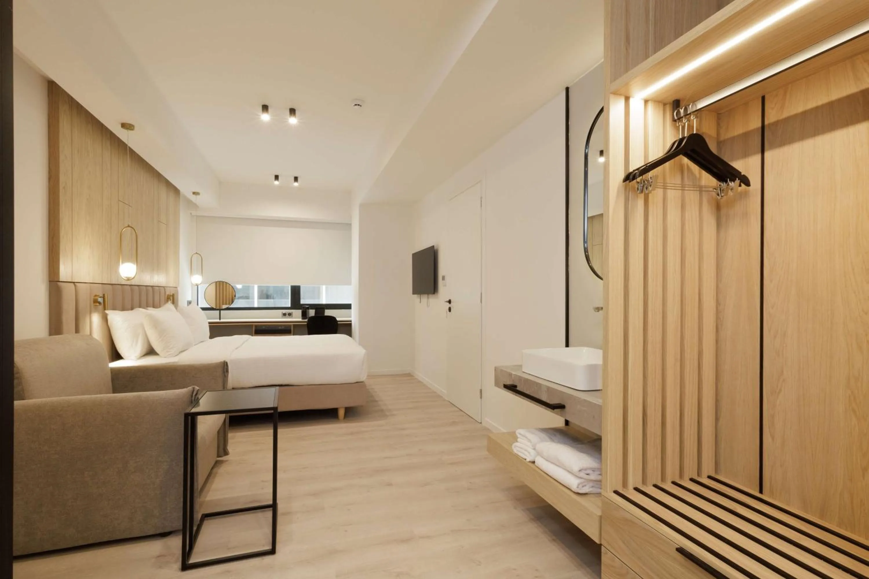 Photo of the whole room, Bed in Hilton Garden Inn Athens Syggrou Avenue