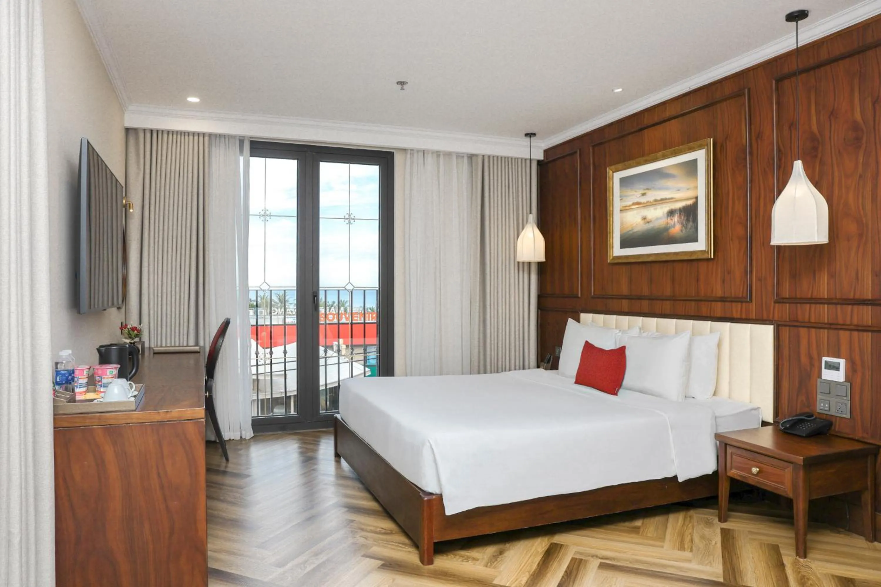 Bedroom, Bed in Golden Lotus Luxury Hotel Danang - Complimentary Daily Afternoon Tea