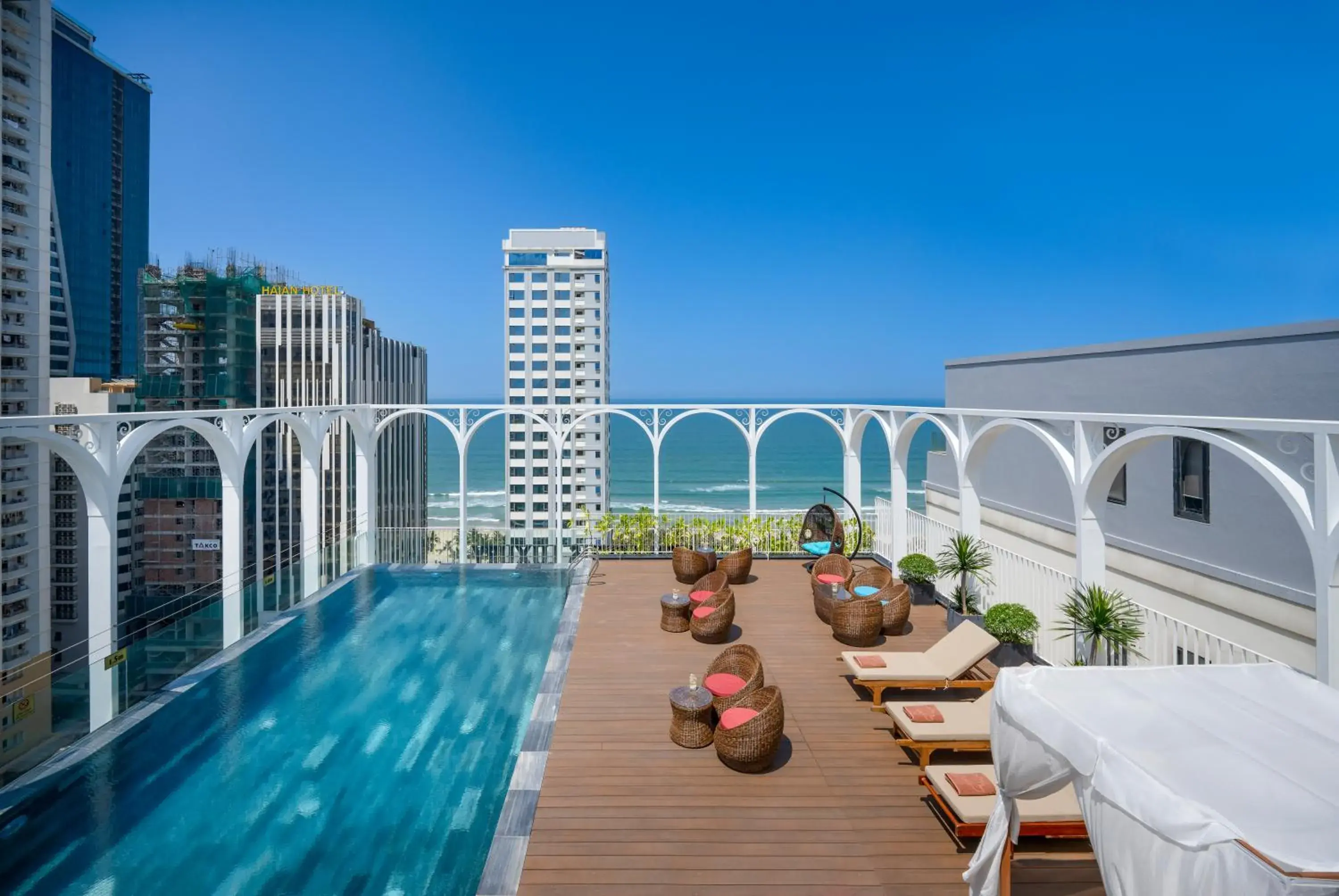 Swimming pool in Golden Lotus Luxury Hotel Danang - Complimentary Daily Afternoon Tea Swimming pool in Golden Lotus Luxury Hotel Danang - Complimentary Daily Afternoon Tea