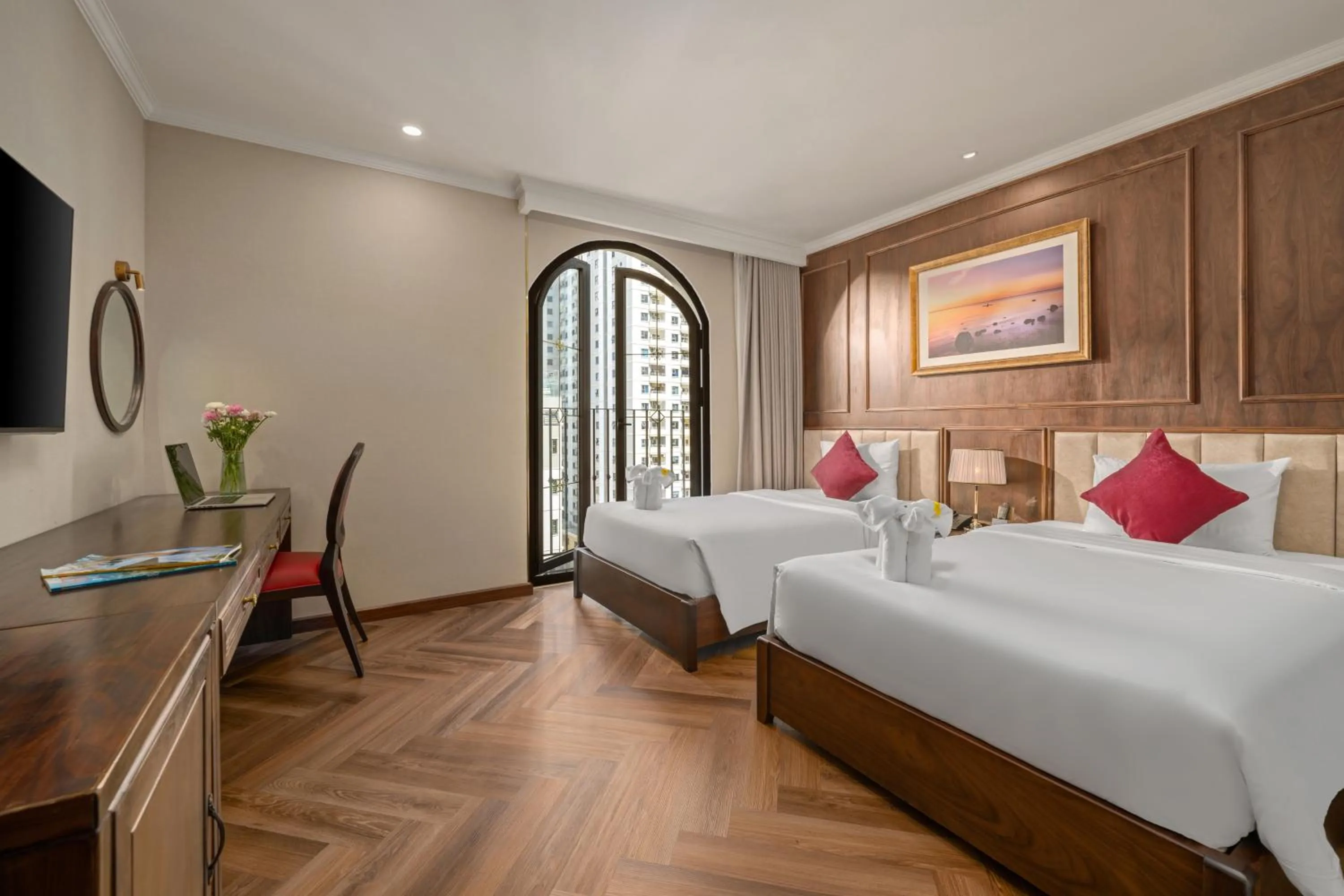 Bedroom, Bed in Golden Lotus Luxury Hotel Danang - Complimentary Daily Afternoon Tea