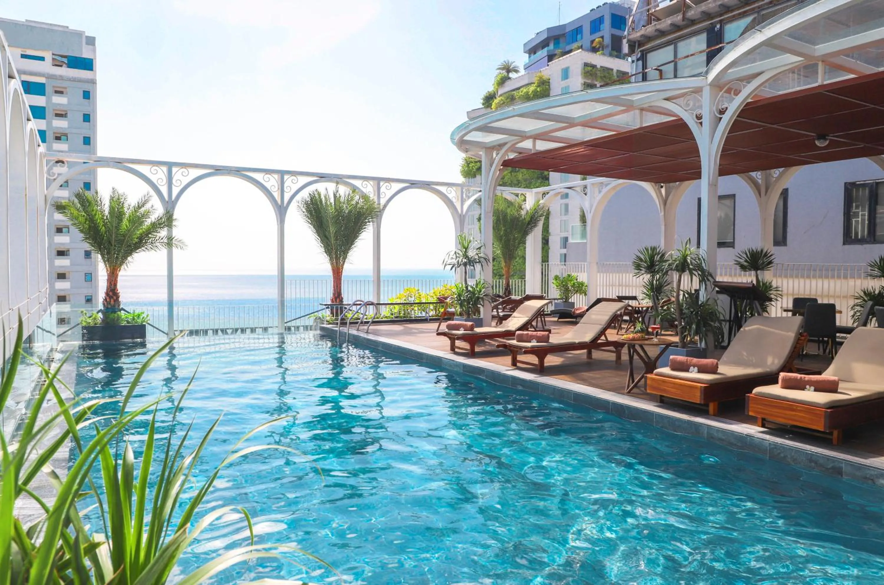 Swimming pool in Golden Lotus Luxury Hotel Danang - Complimentary Daily Afternoon Tea