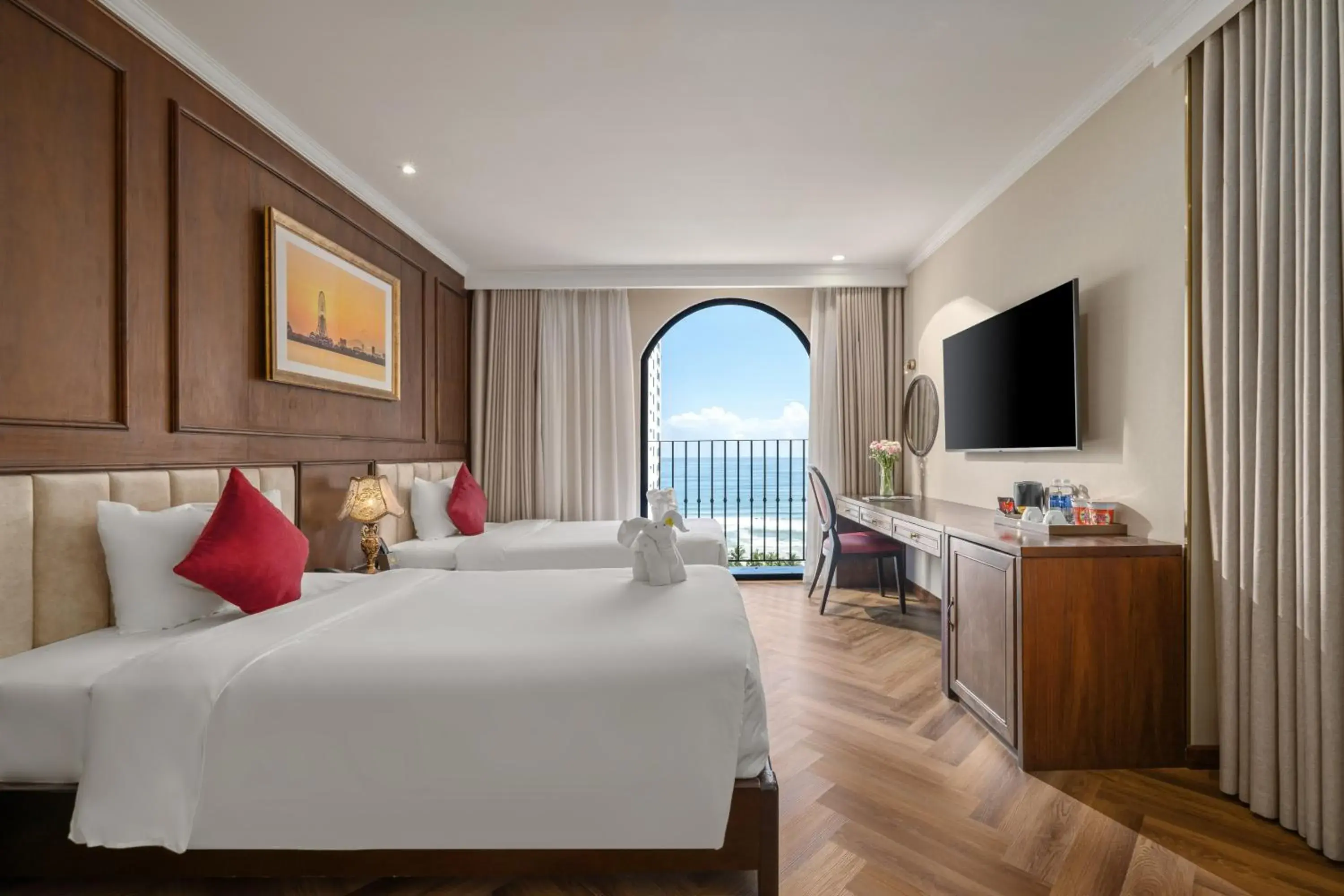 Bed in Golden Lotus Luxury Hotel Danang - Complimentary Daily Afternoon Tea Bed in Golden Lotus Luxury Hotel Danang - Complimentary Daily Afternoon Tea