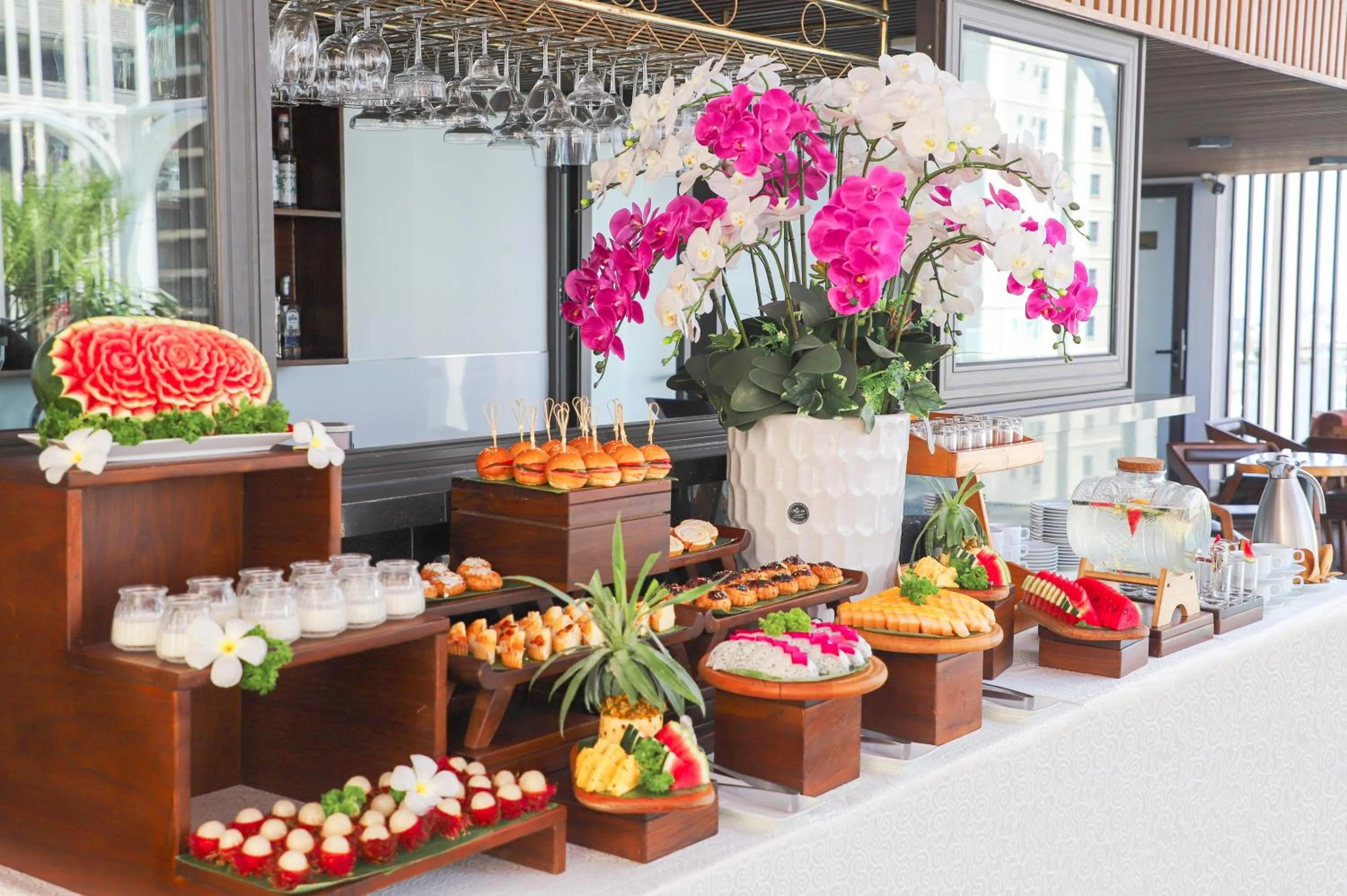 Restaurant/places to eat in Golden Lotus Luxury Hotel Danang - Complimentary Daily Afternoon Tea