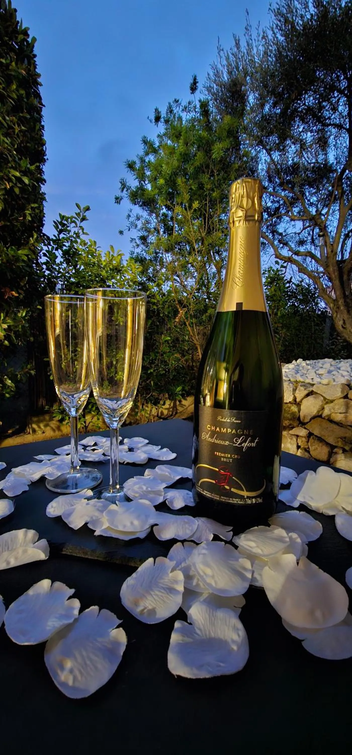 Food and drinks in Chambre d'hôte Cigale jacuzzi et jardin privé