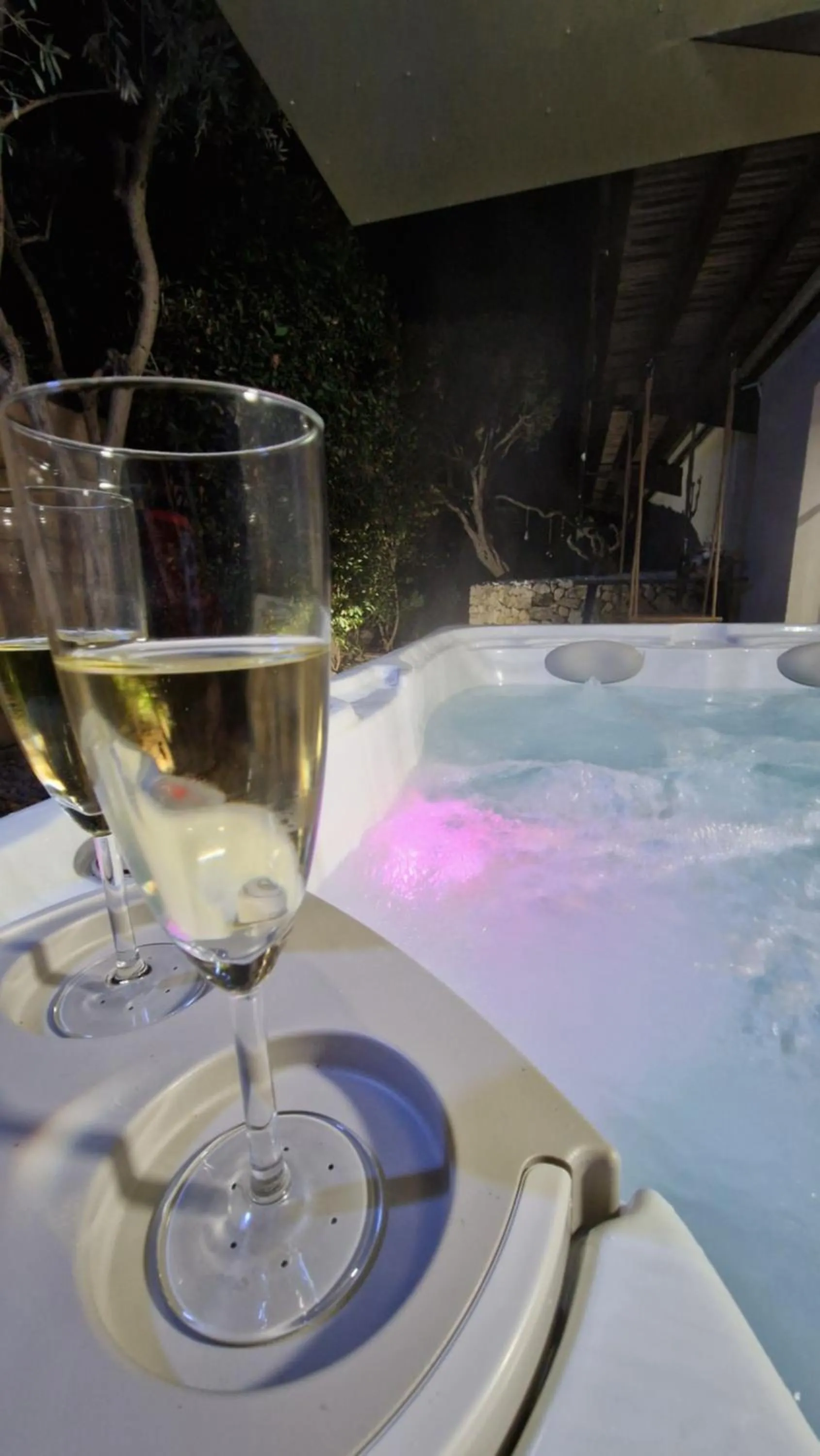 Night in Chambre d'hôte Cigale jacuzzi et jardin privé