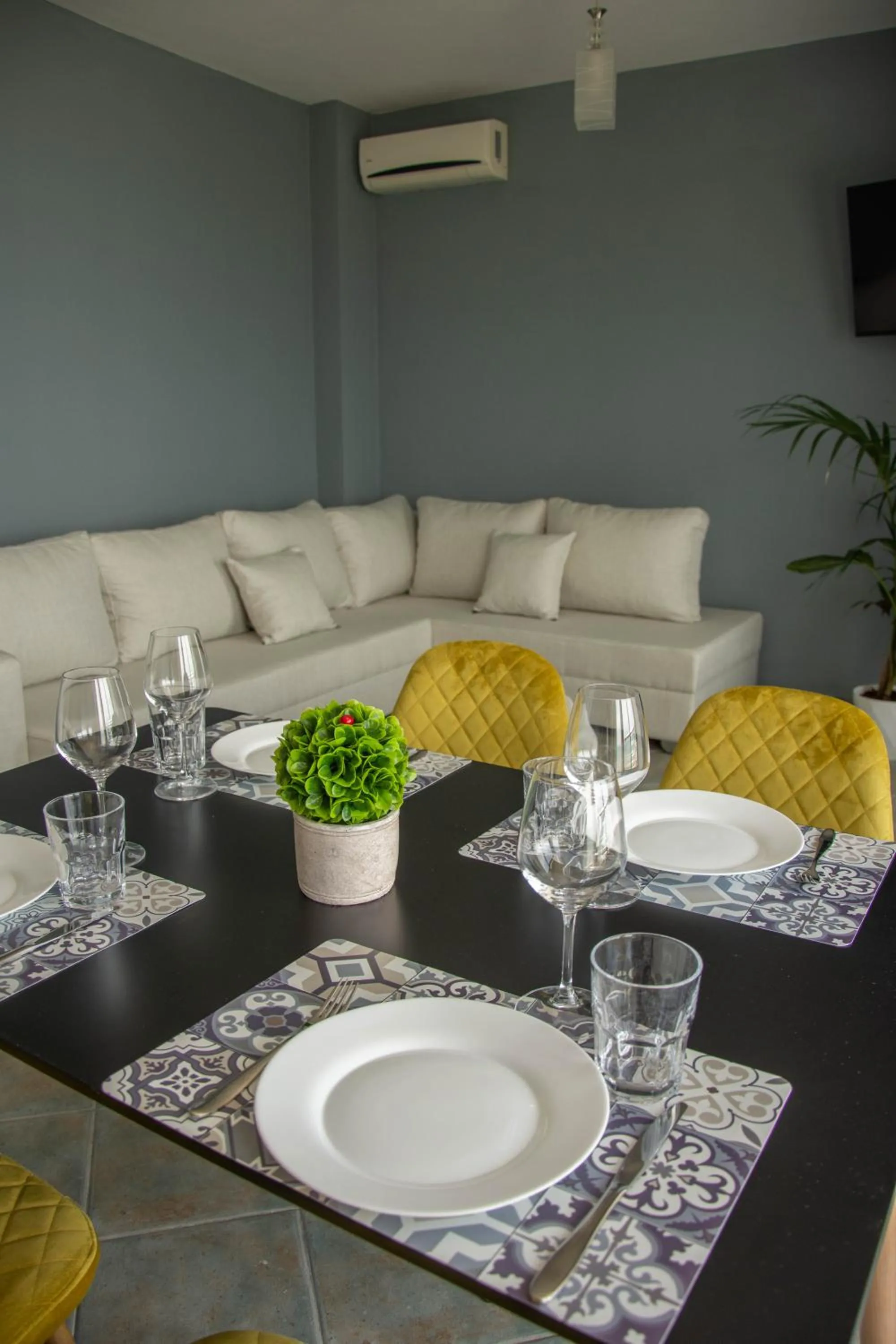 Living room in Wave Beachfront Apartments
