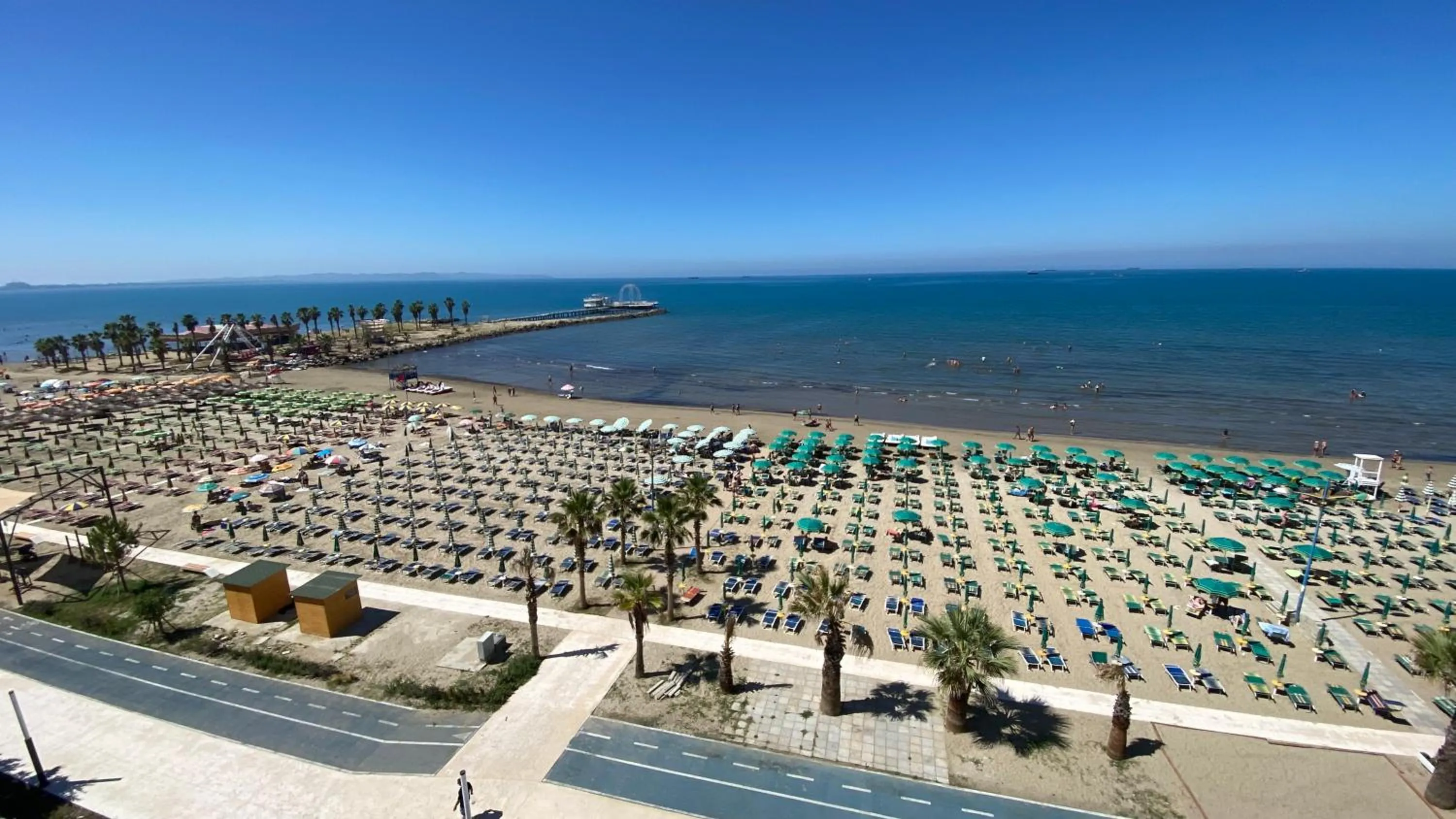 Day in Wave Beachfront Apartments