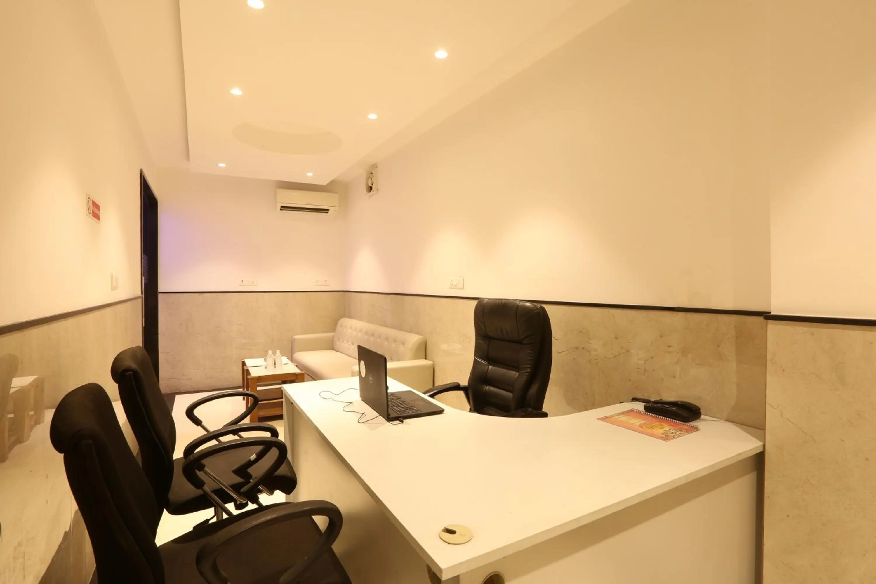 Business facilities in Arch Suites - Near Aerocity