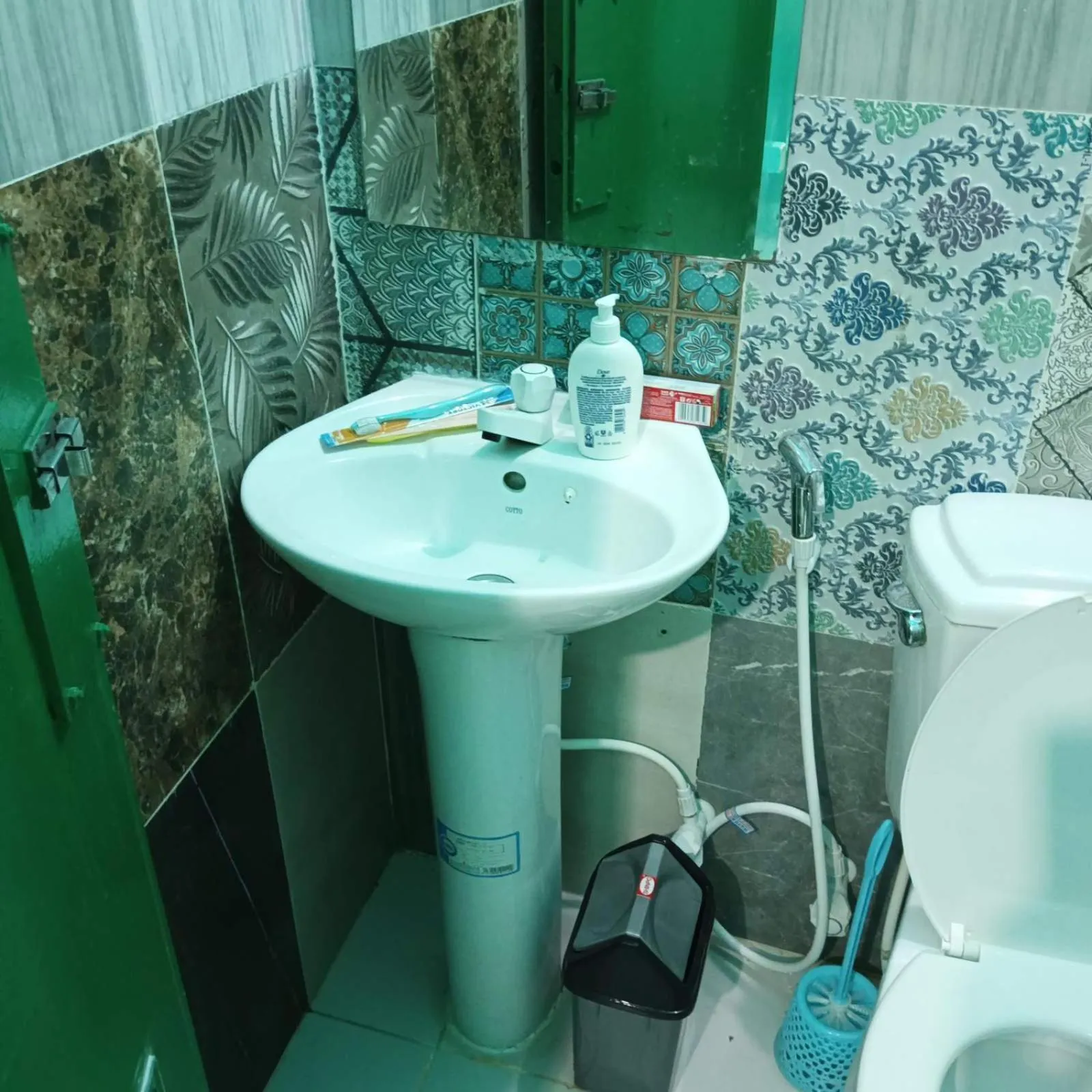 Toilet in faTuur Inn