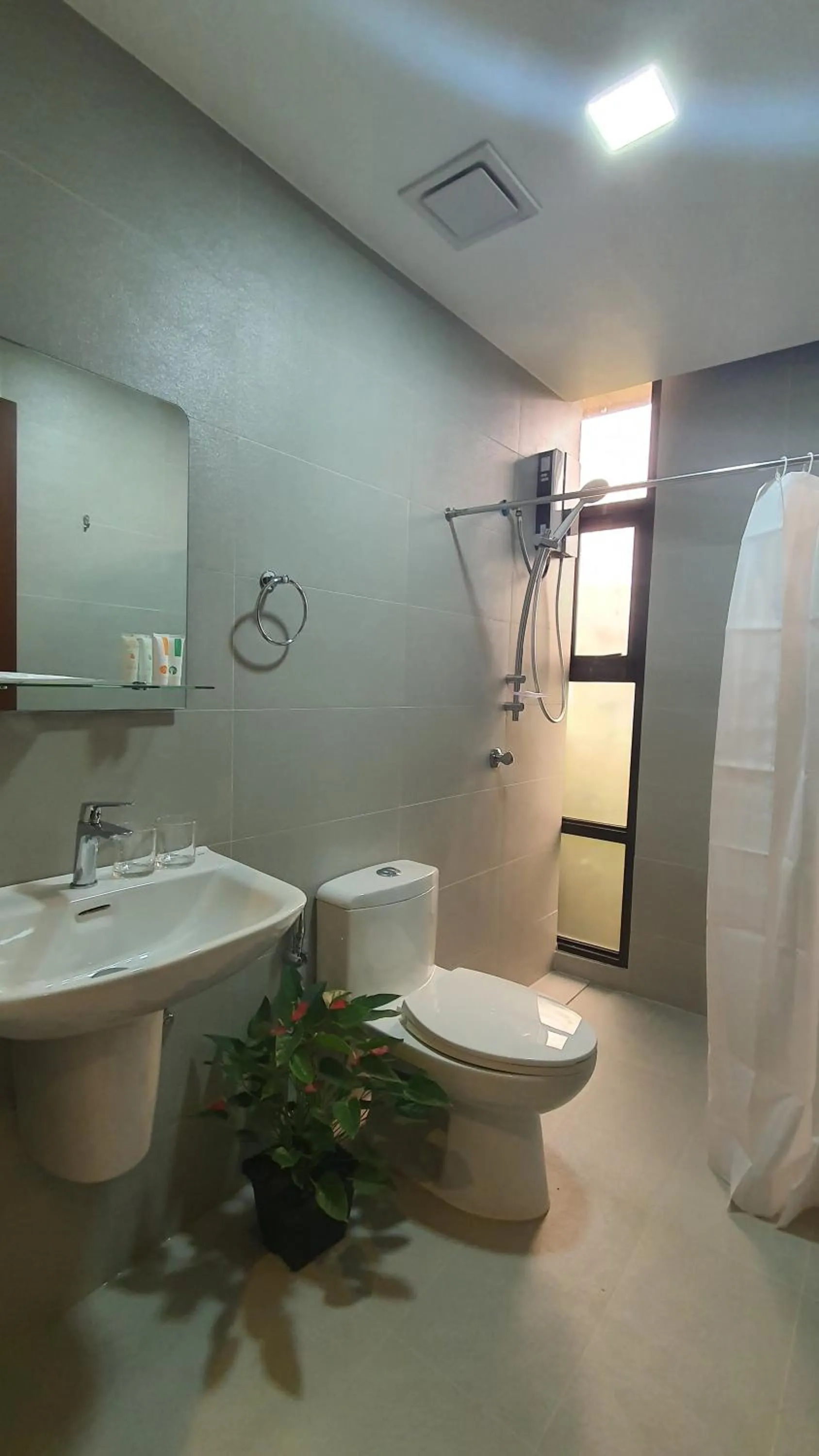 Shower in Hotel Mirador